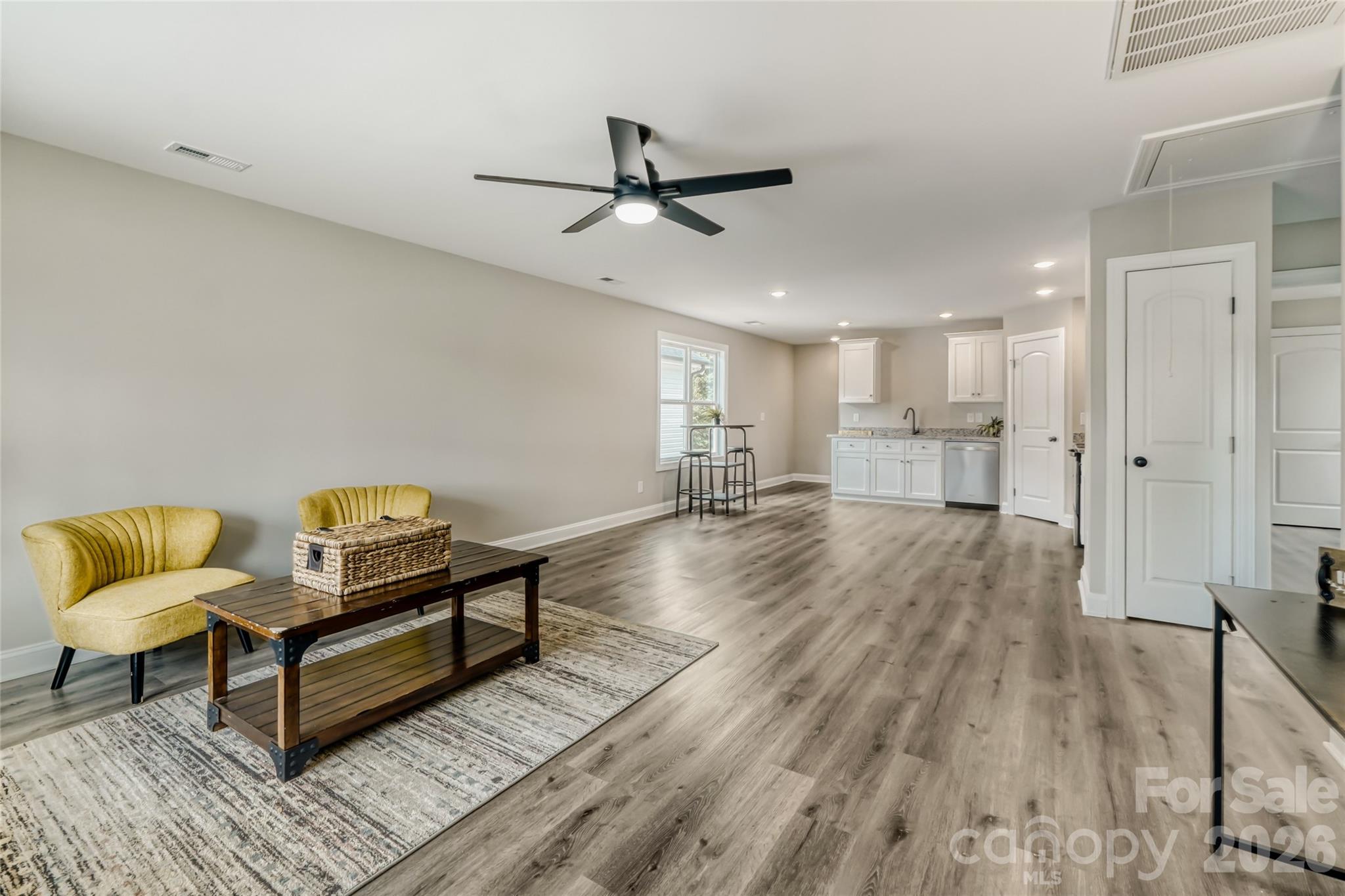 600 Bethpage Road Property Photo 4