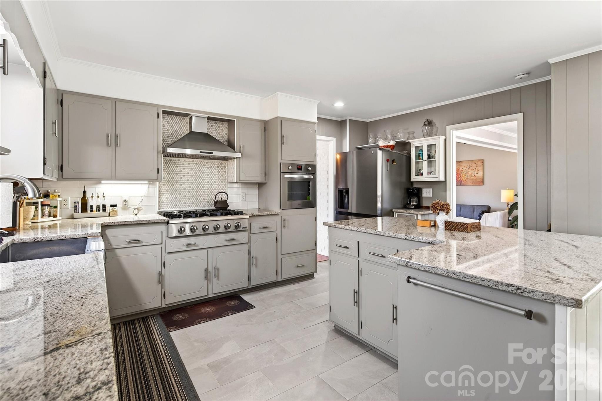 217 E Miller Street Property Photo 4