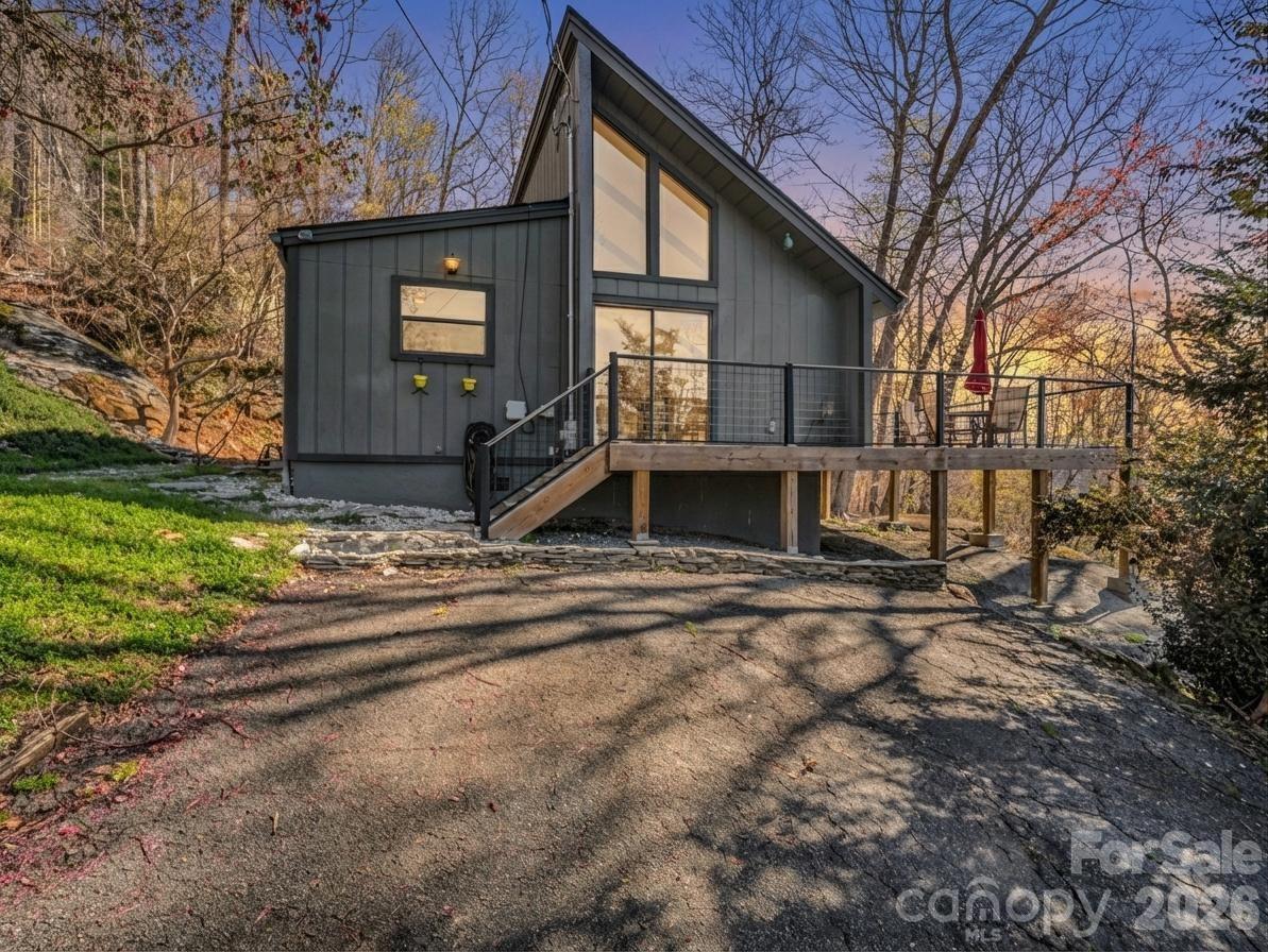 456 Youngs Mountain Drive Property Photo 1