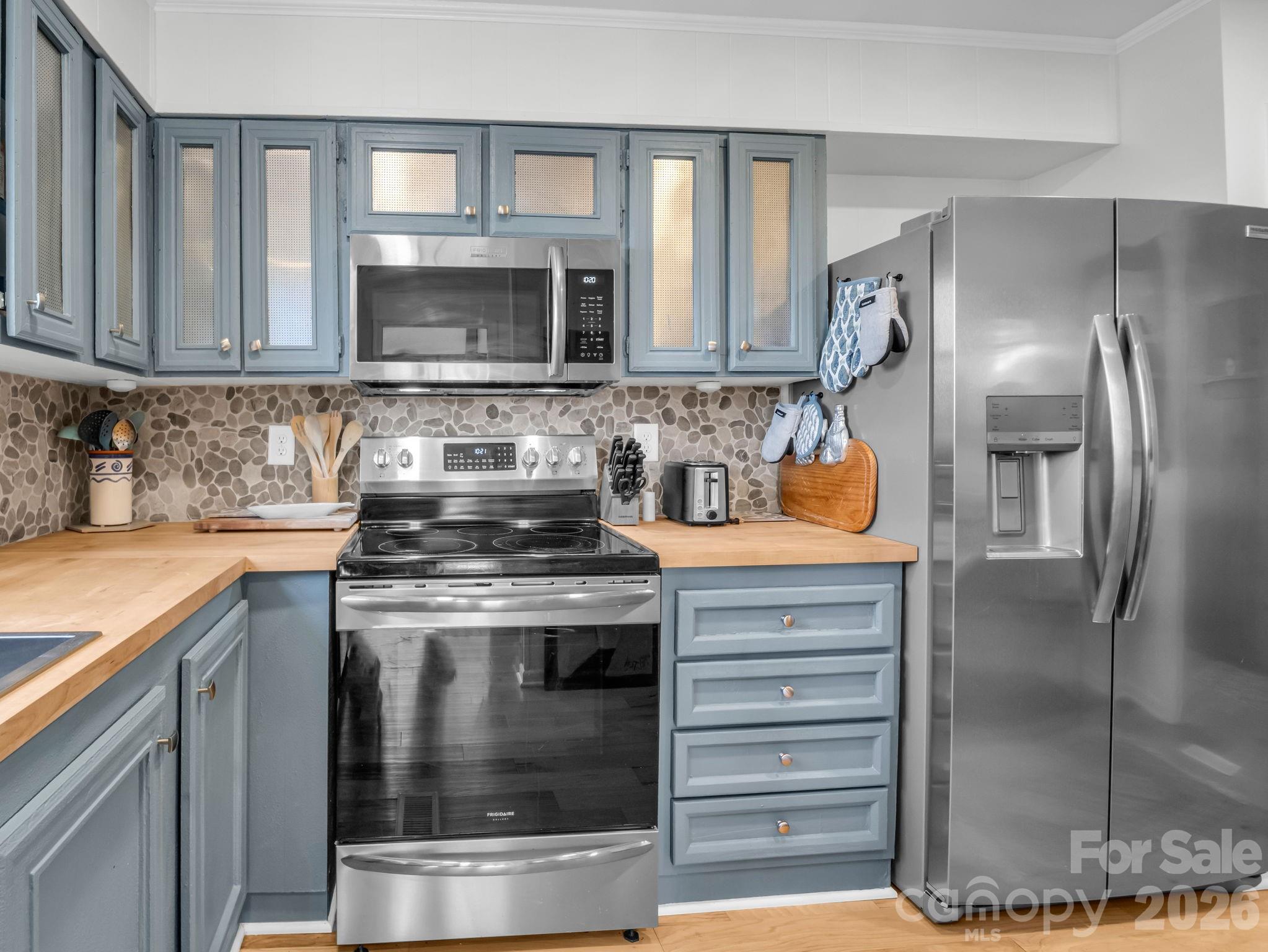 456 Youngs Mountain Drive Property Photo 9