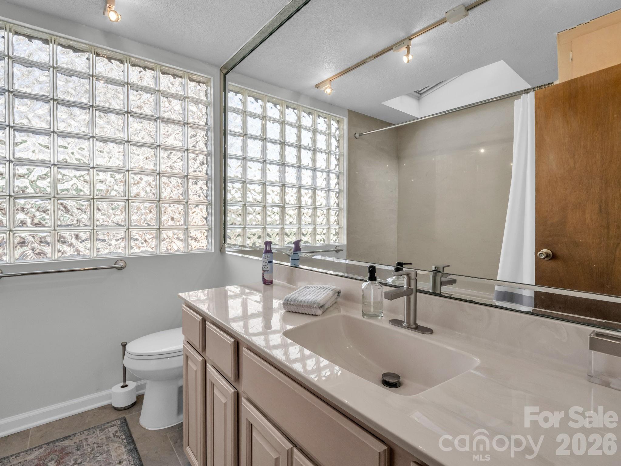 456 Youngs Mountain Drive Property Photo 13