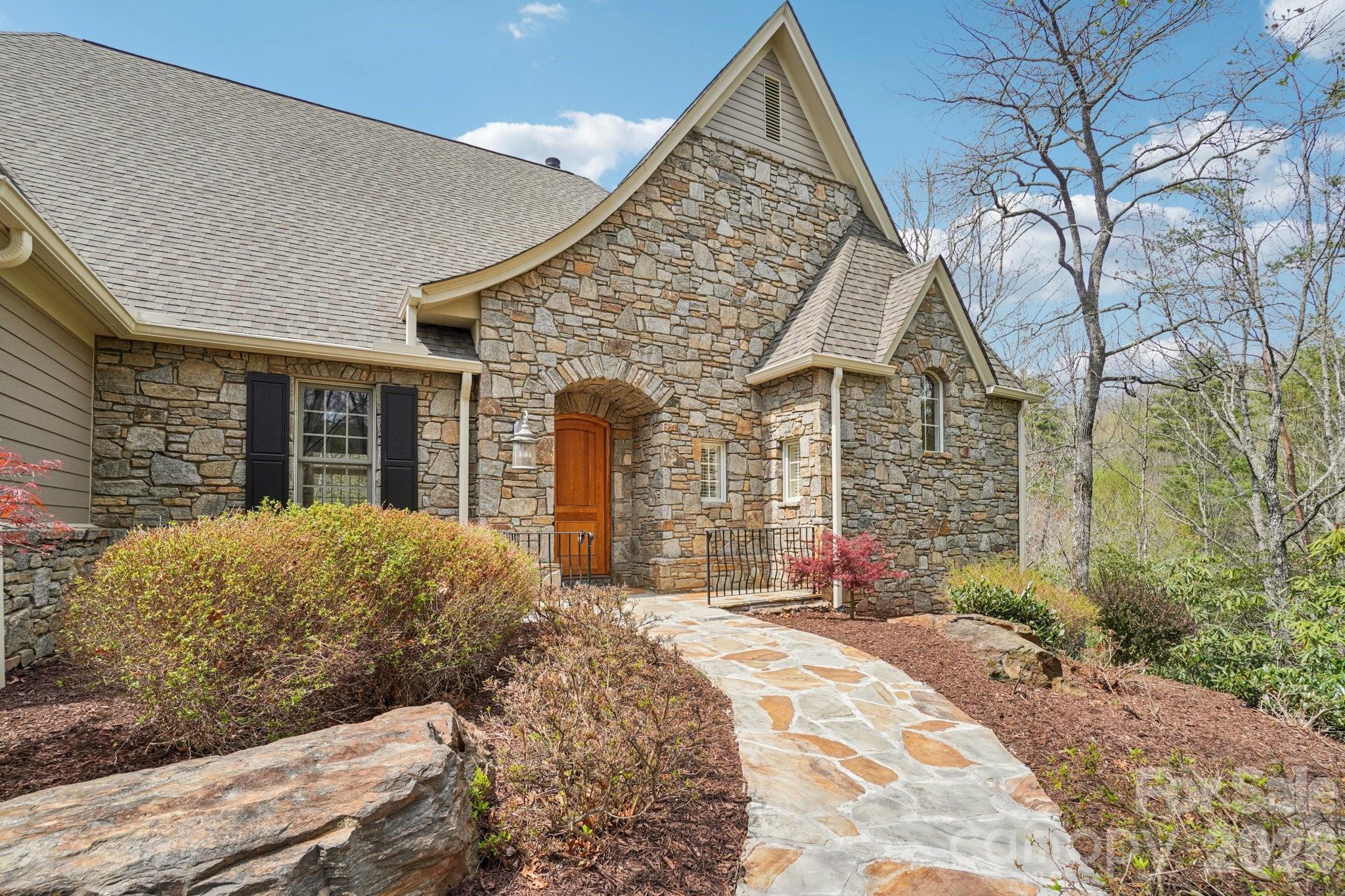 304 Pine Forest Trace Property Photo 2