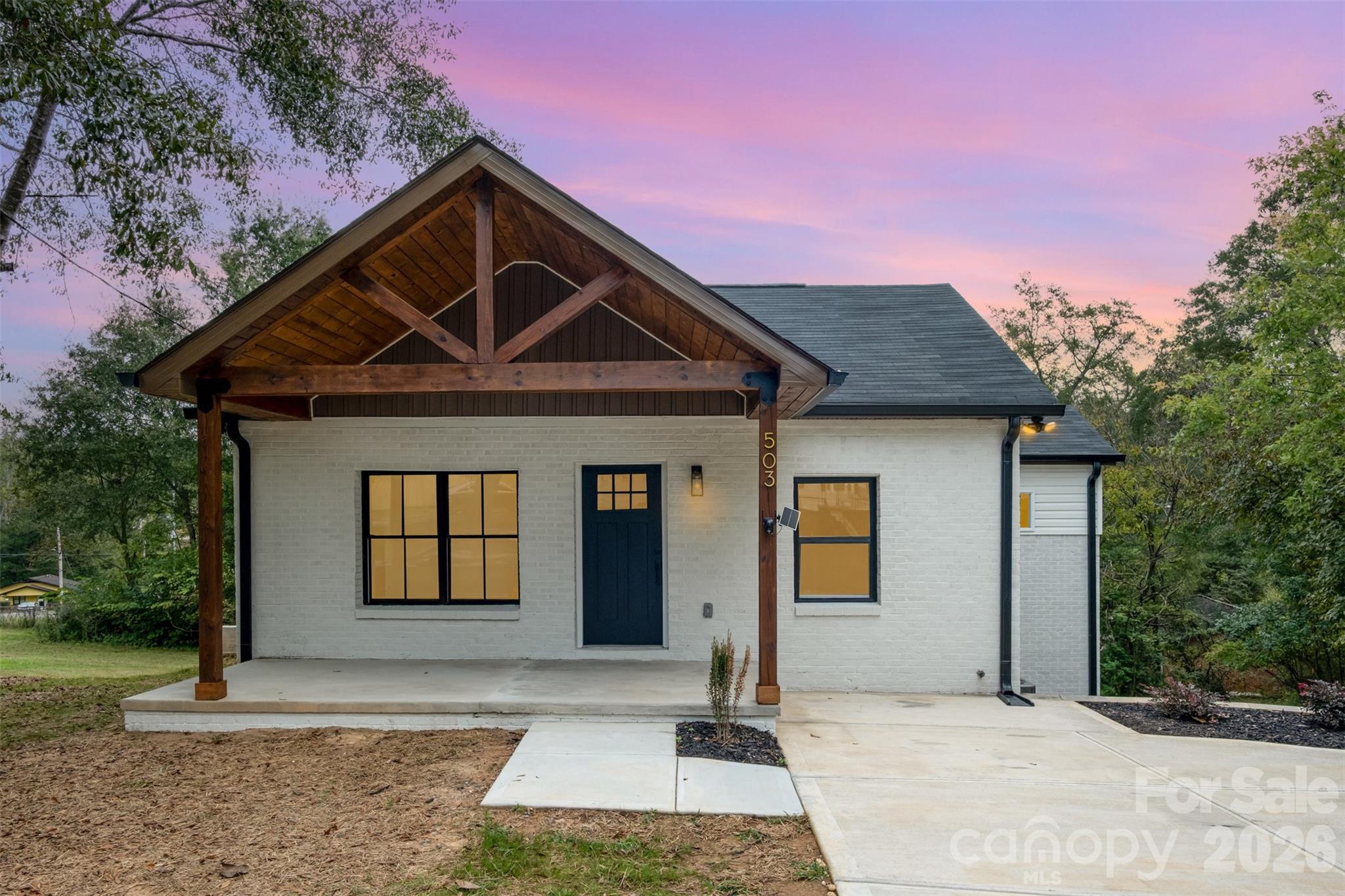503 Circle Drive Property Photo 1