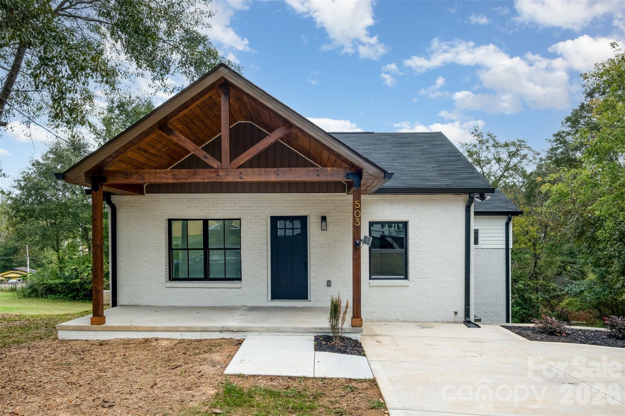 503 Circle Drive Property Photo 2