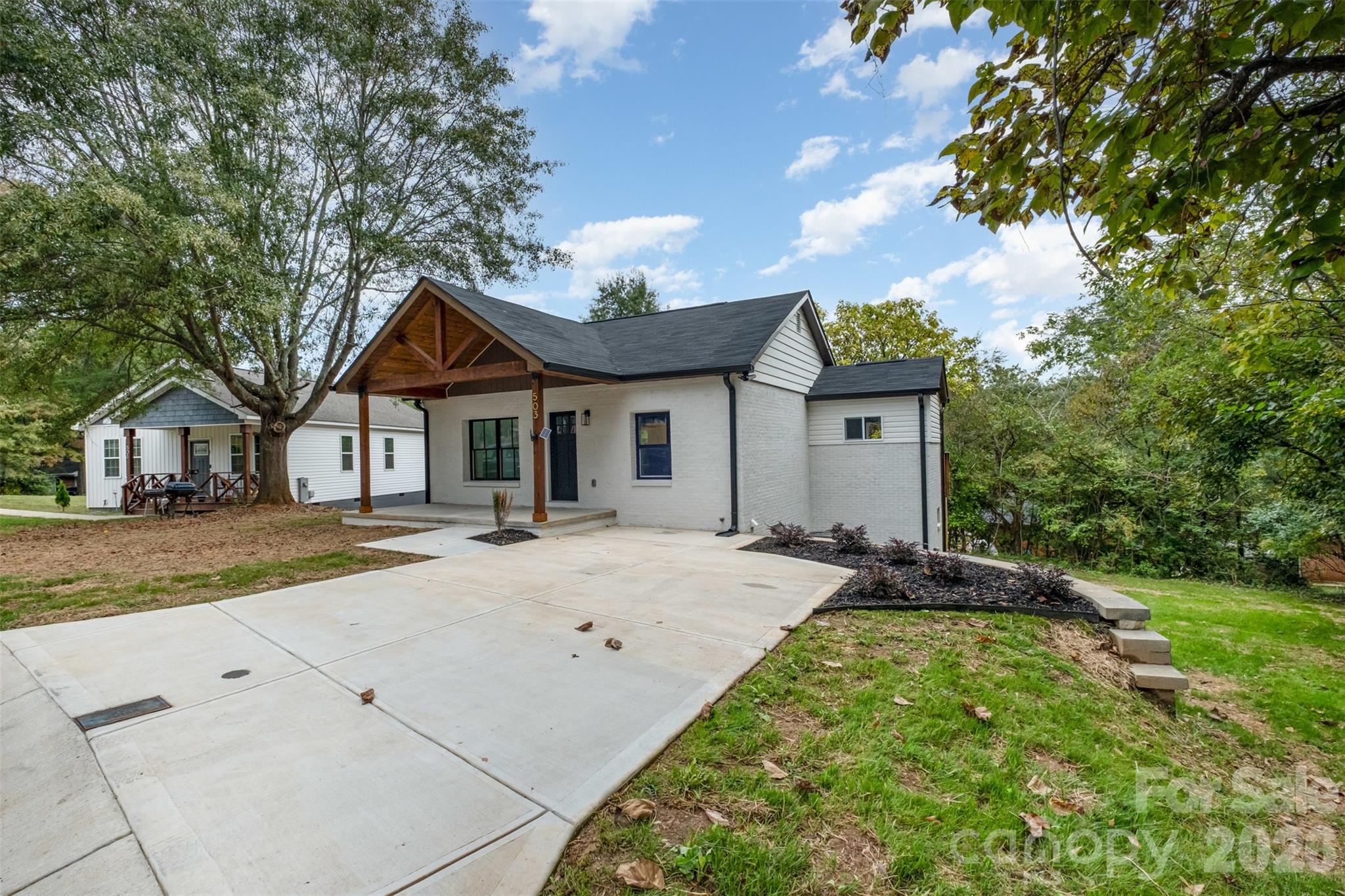 503 Circle Drive Property Photo 3