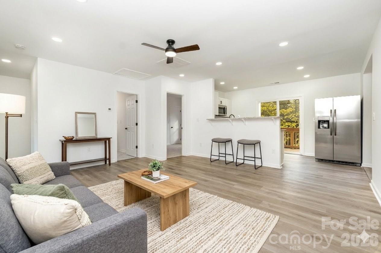 503 Circle Drive Property Photo 4