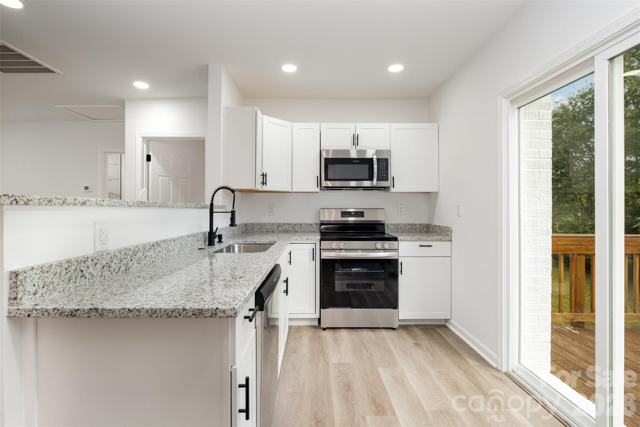 503 Circle Drive Property Photo 8