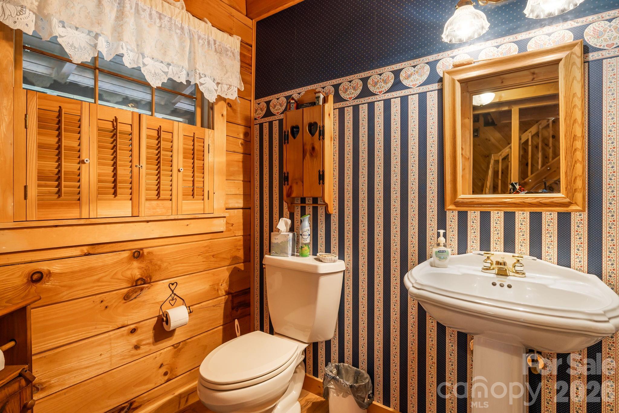 215 Goldenleaf Road Property Photo 17