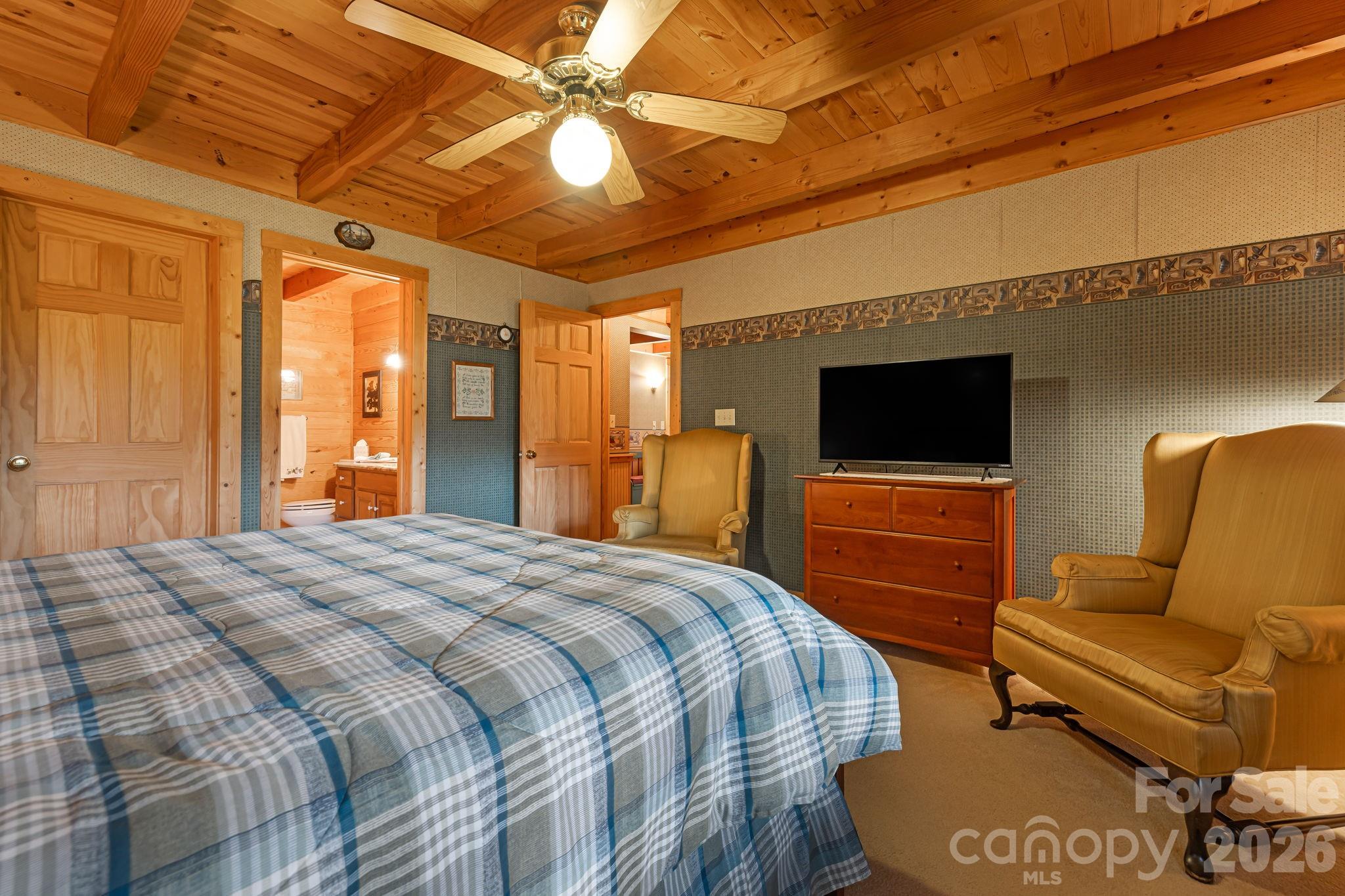 215 Goldenleaf Road Property Photo 32