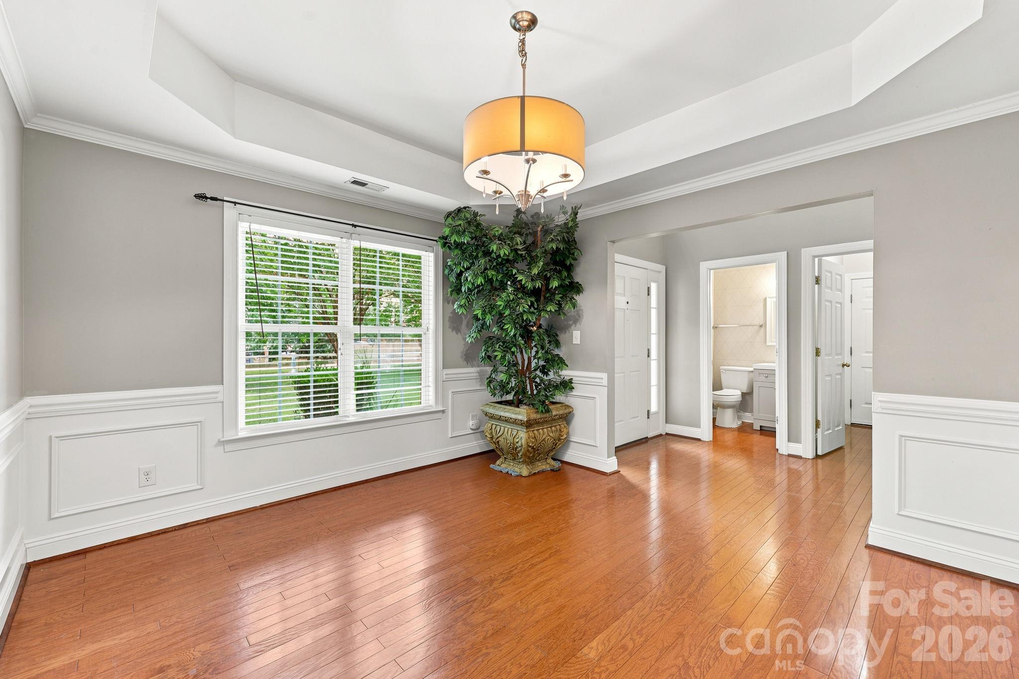 8821 Hambright Road Property Photo 4