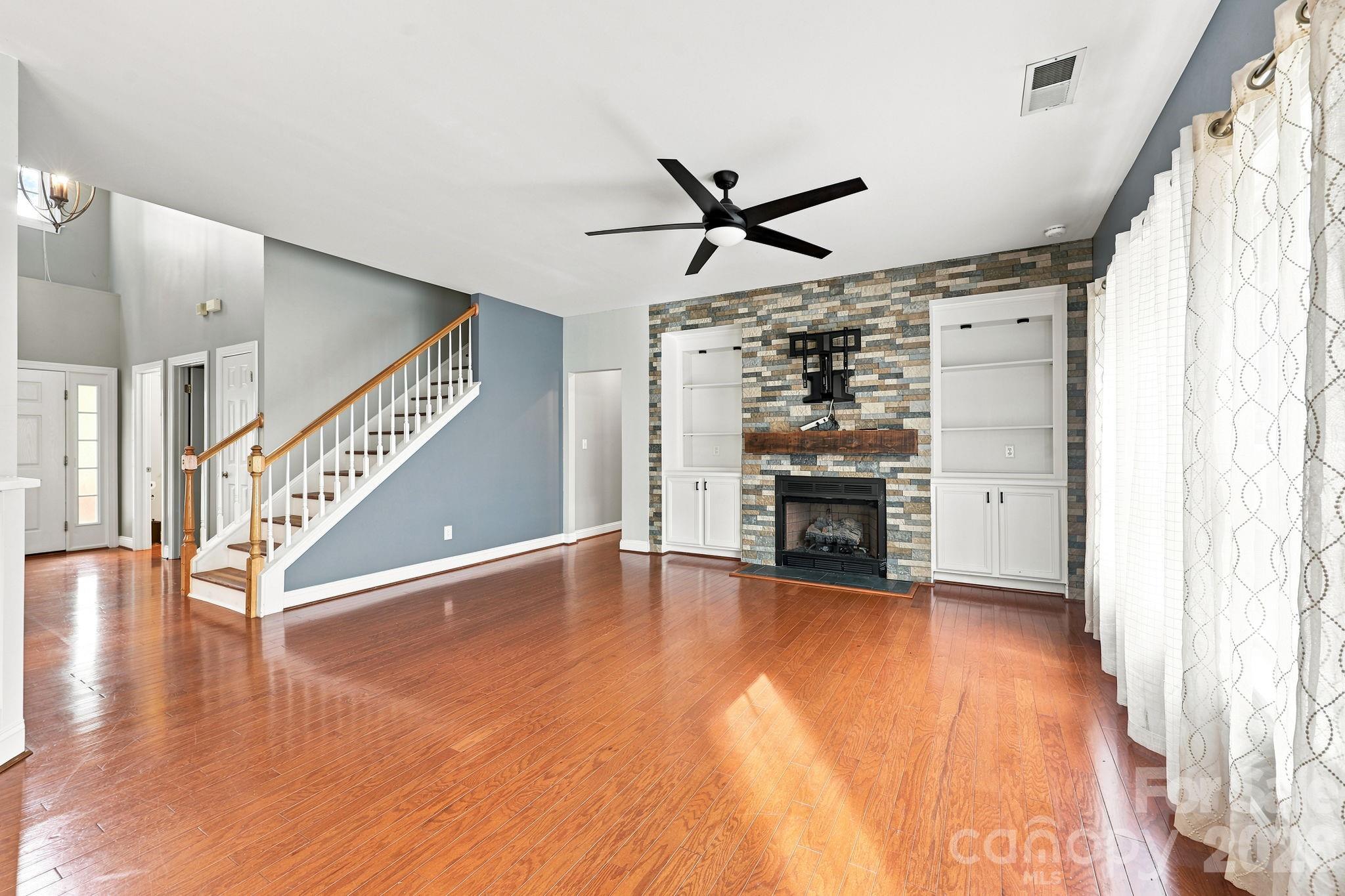 8821 Hambright Road Property Photo 7