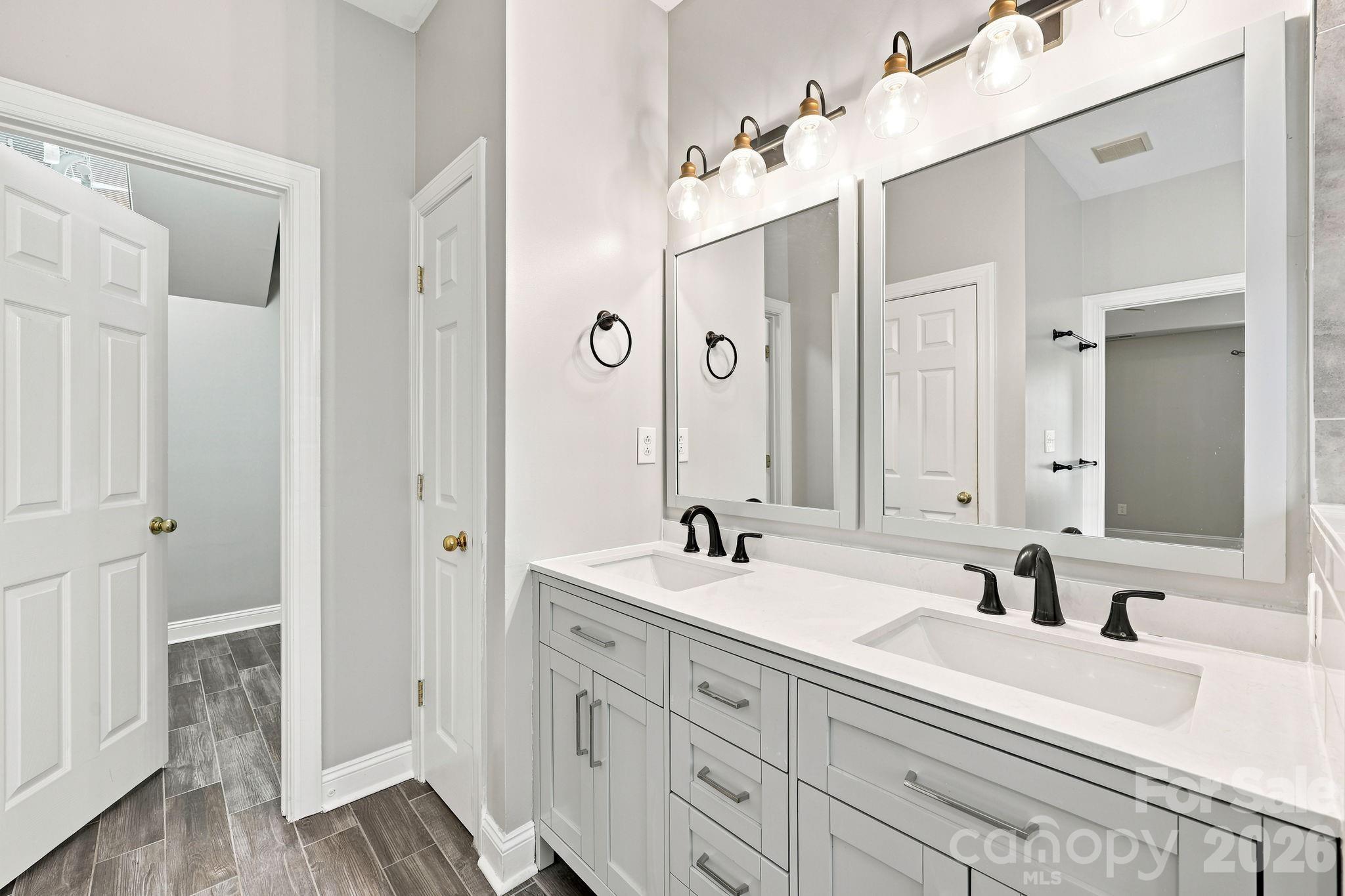 8821 Hambright Road Property Photo 16