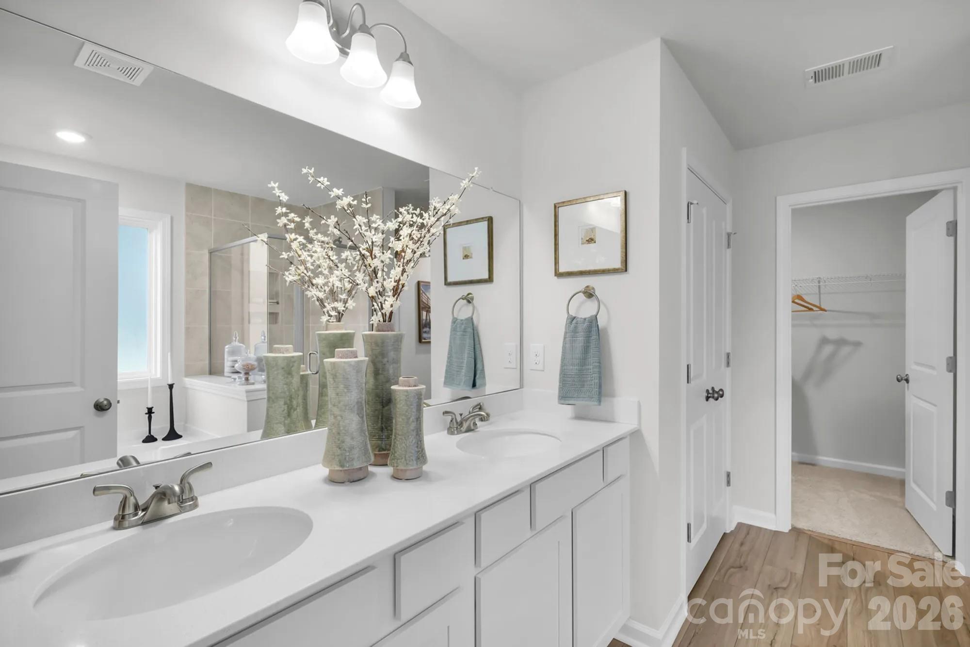 1005 Forest Walk Street Property Photo 4