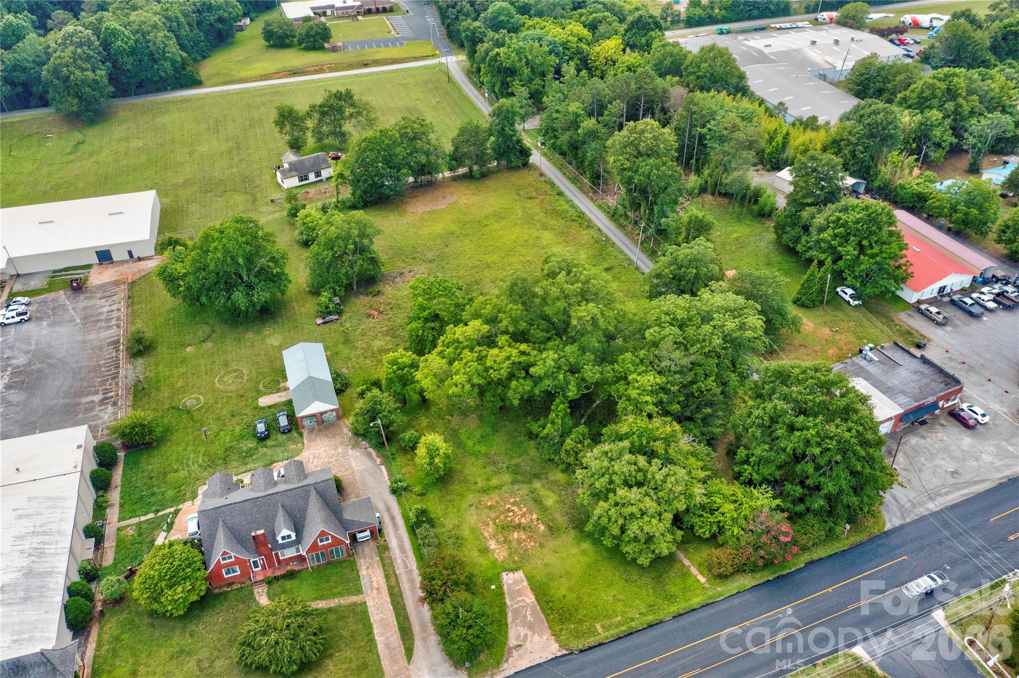 1033 W Main Street Property Photo 4