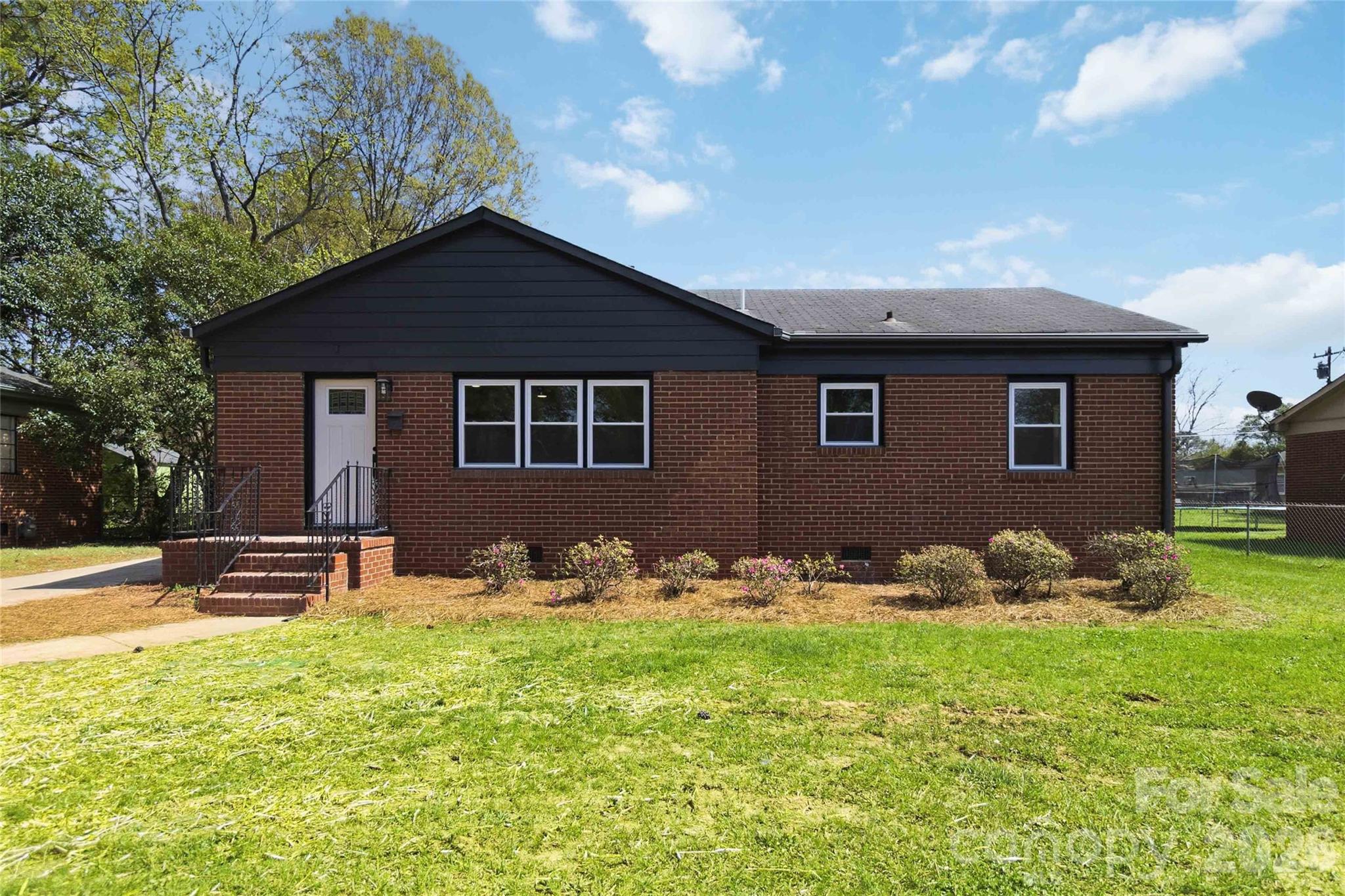3609 Eastway Drive Property Photo 1