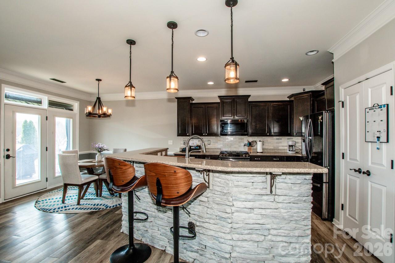 2416 Chinkapin Court Property Photo 8