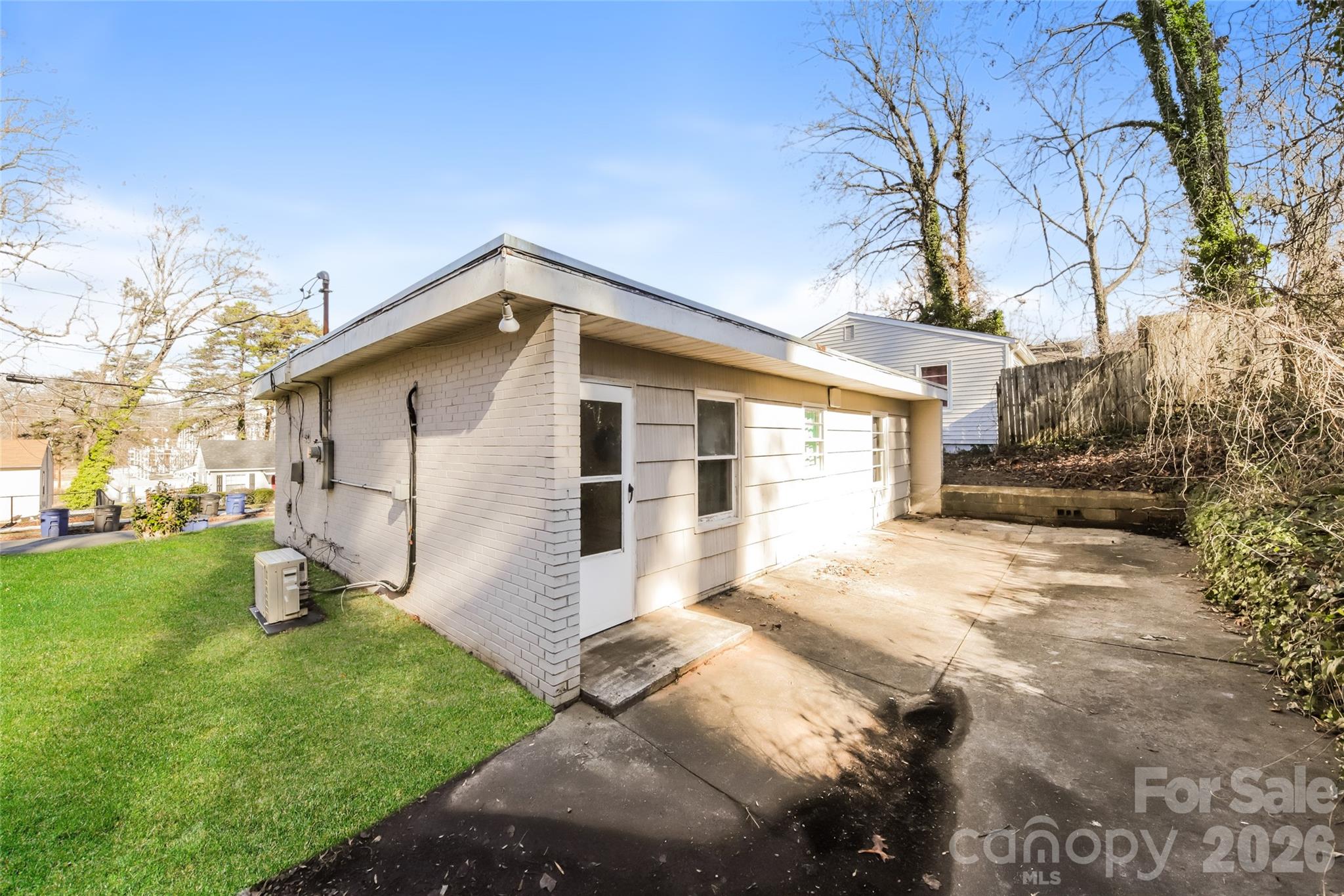 238 Bond Street Property Photo 4