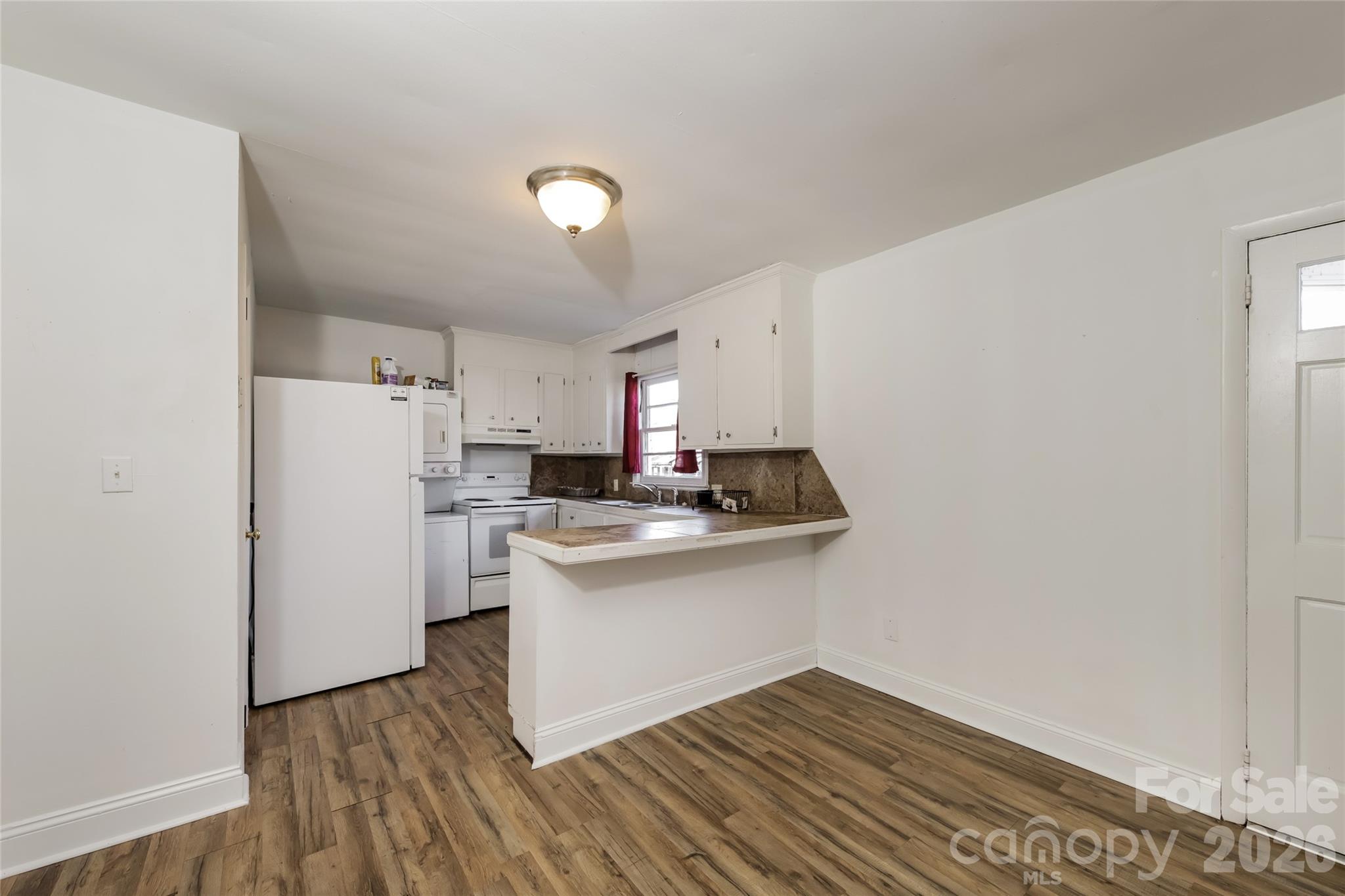 238 Bond Street Property Photo 9