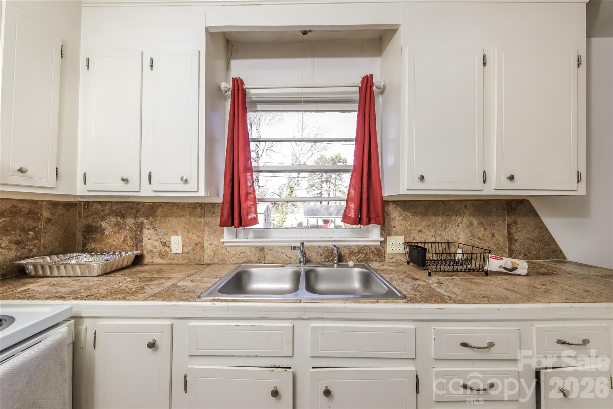 238 Bond Street Property Photo 11