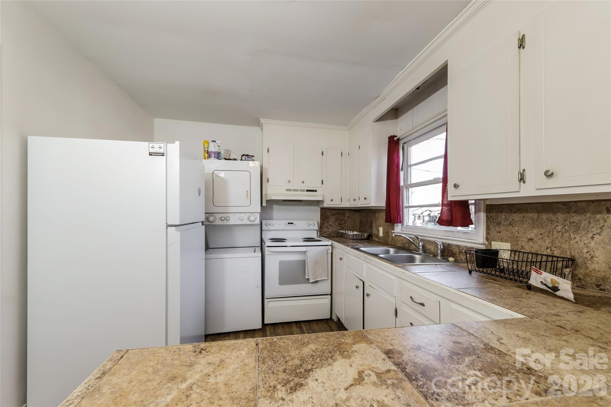238 Bond Street Property Photo 12