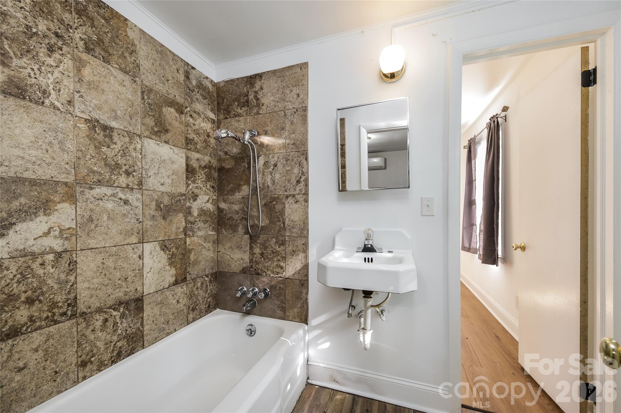 238 Bond Street Property Photo 14