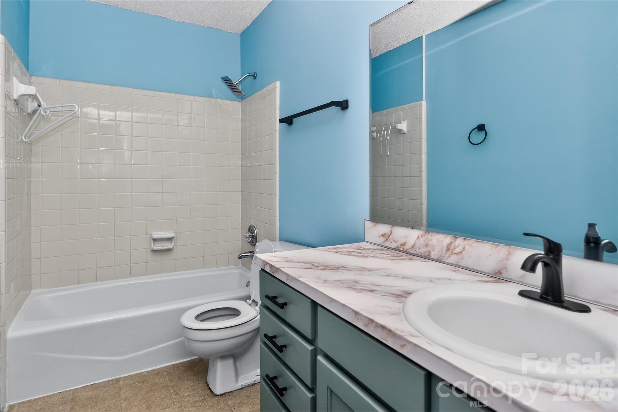 7302 Winery Lane Property Photo 6