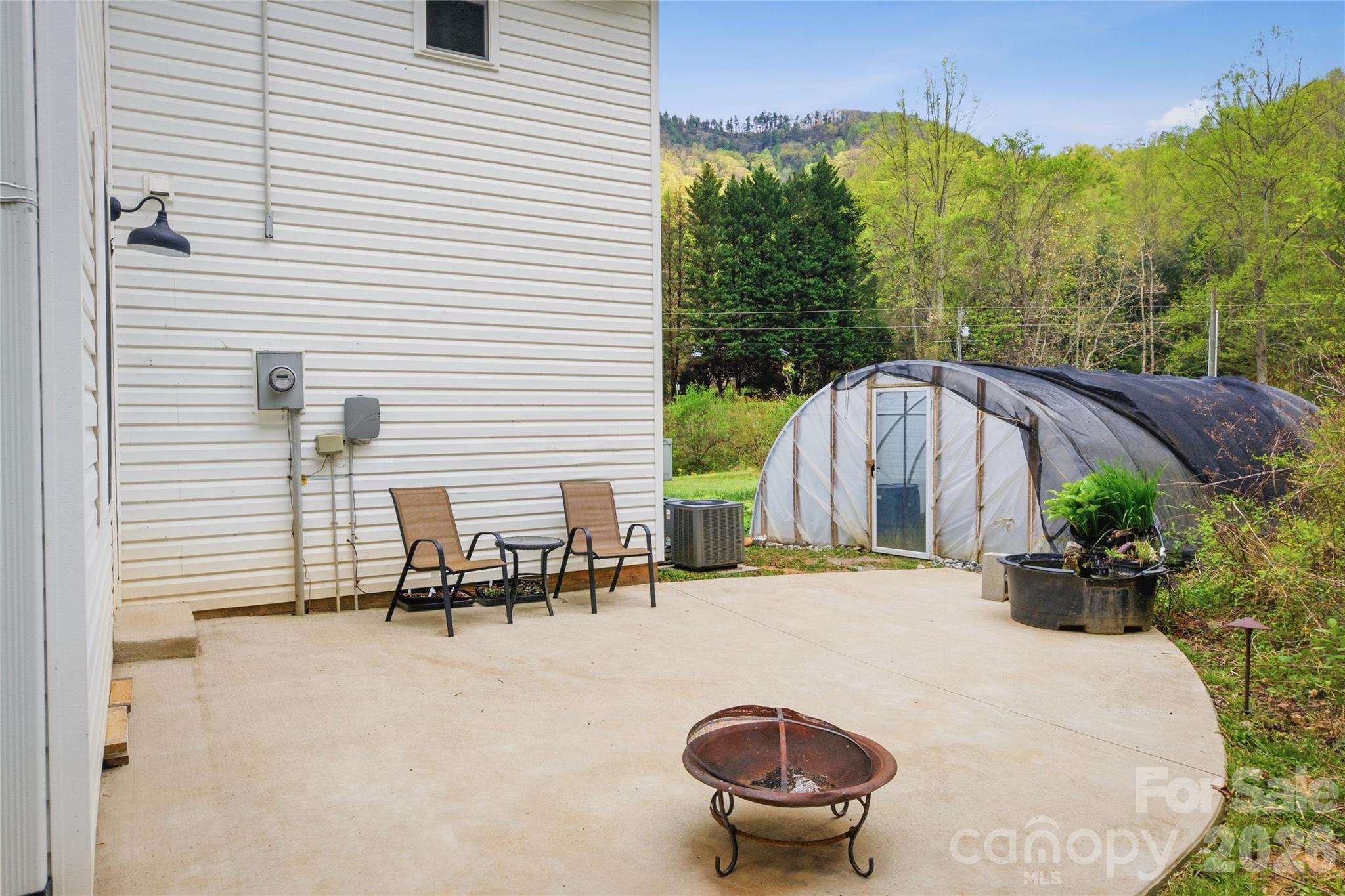 6470 Stone Mountain Road Property Photo 5