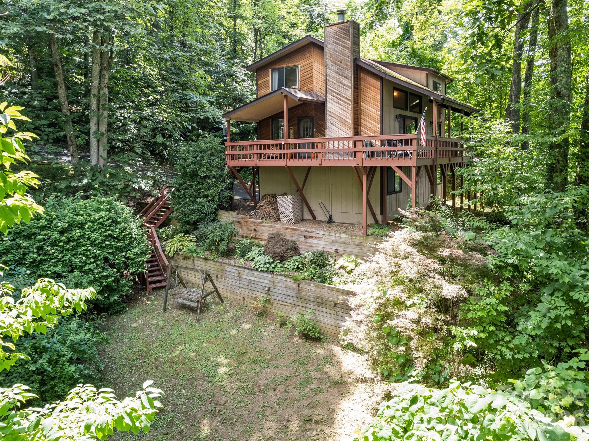 1672 Summit Drive Property Photo 2