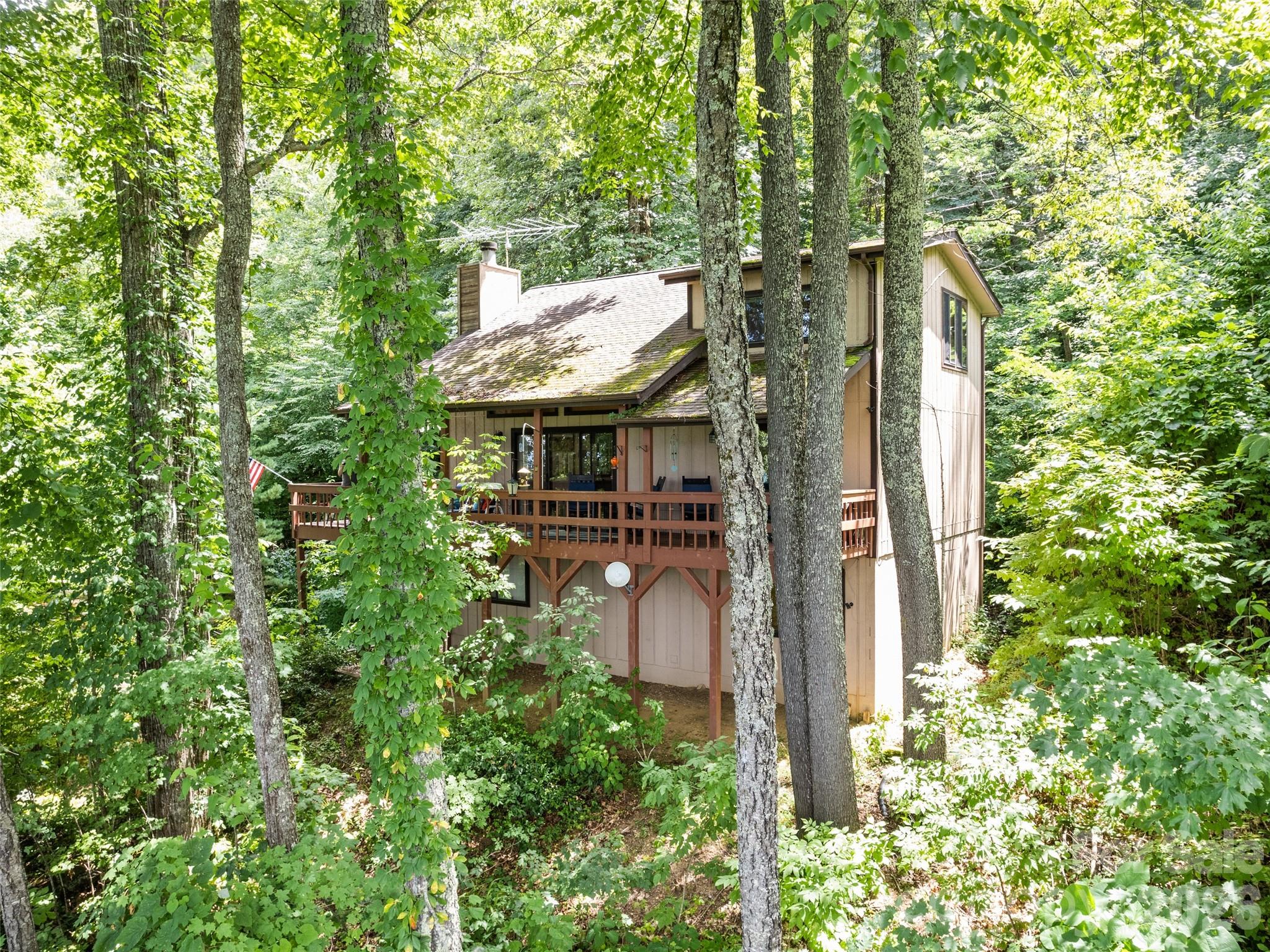 1672 Summit Drive Property Photo 3