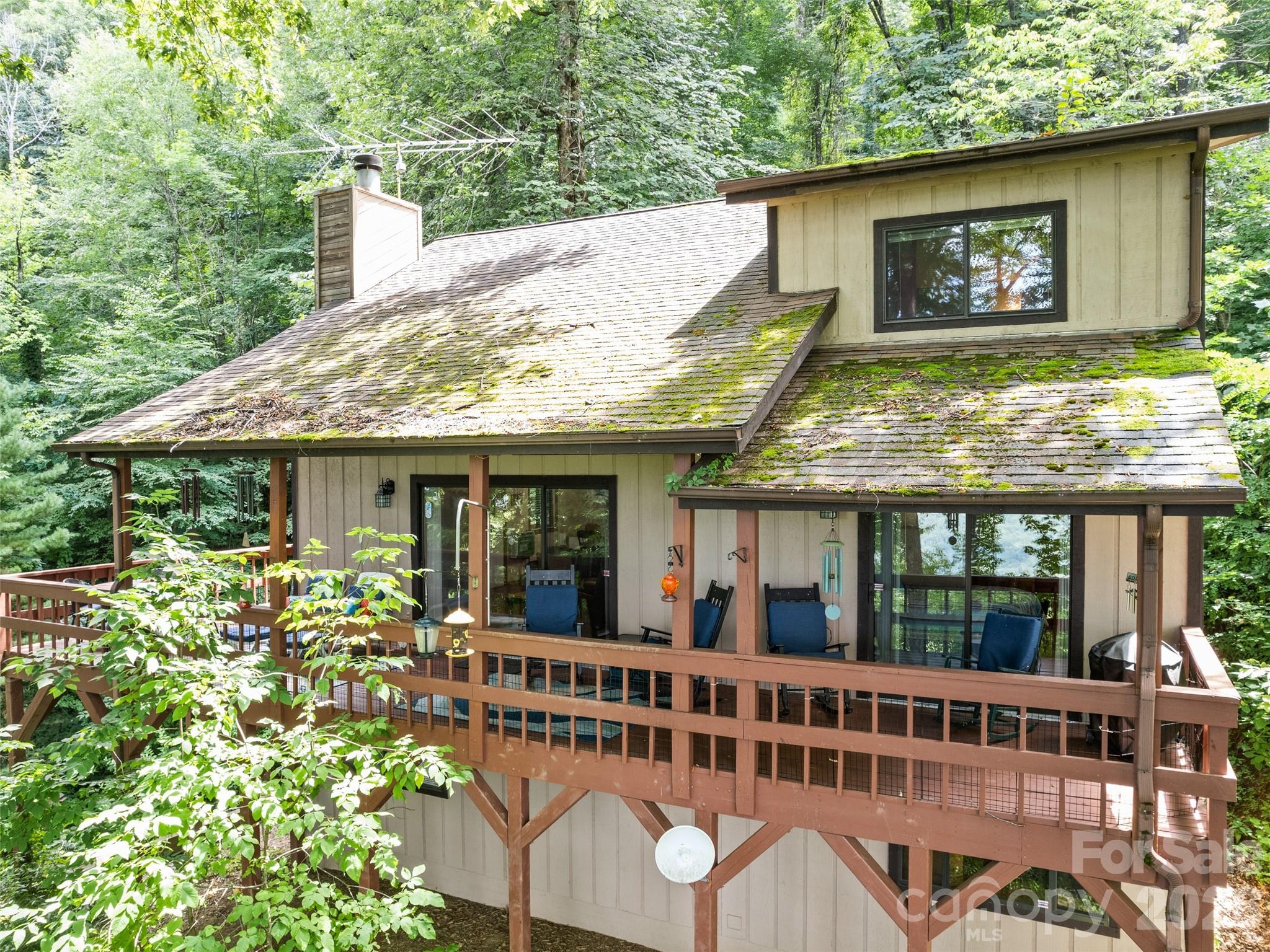 1672 Summit Drive Property Photo 4