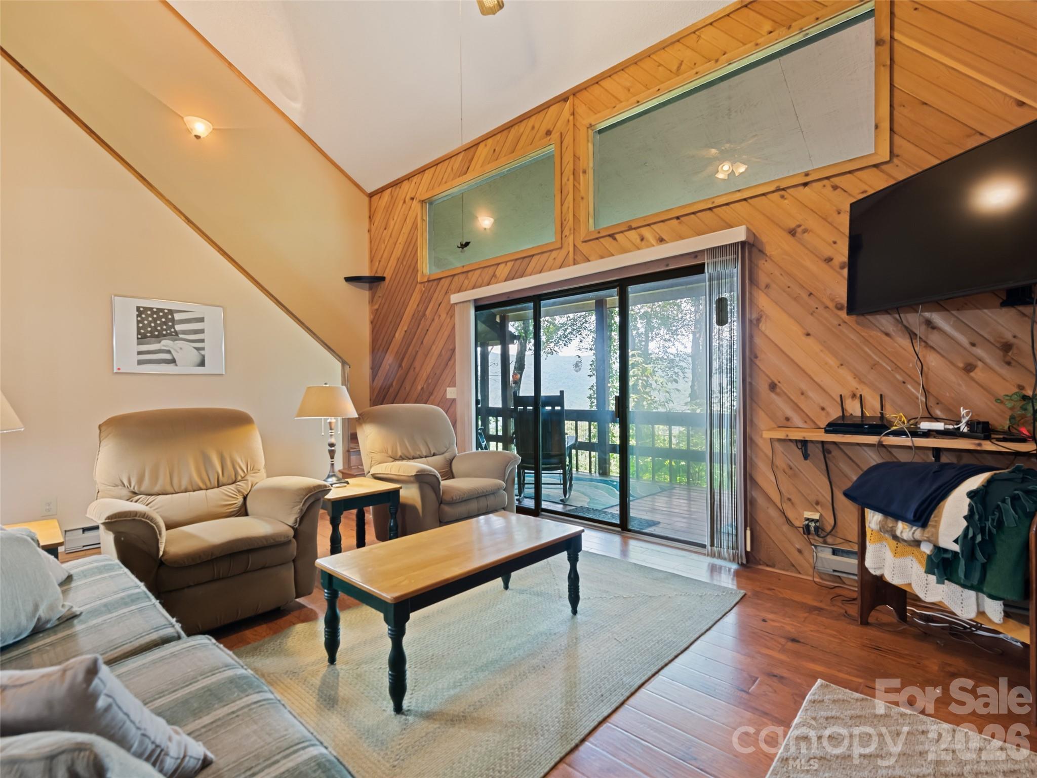 1672 Summit Drive Property Photo 15