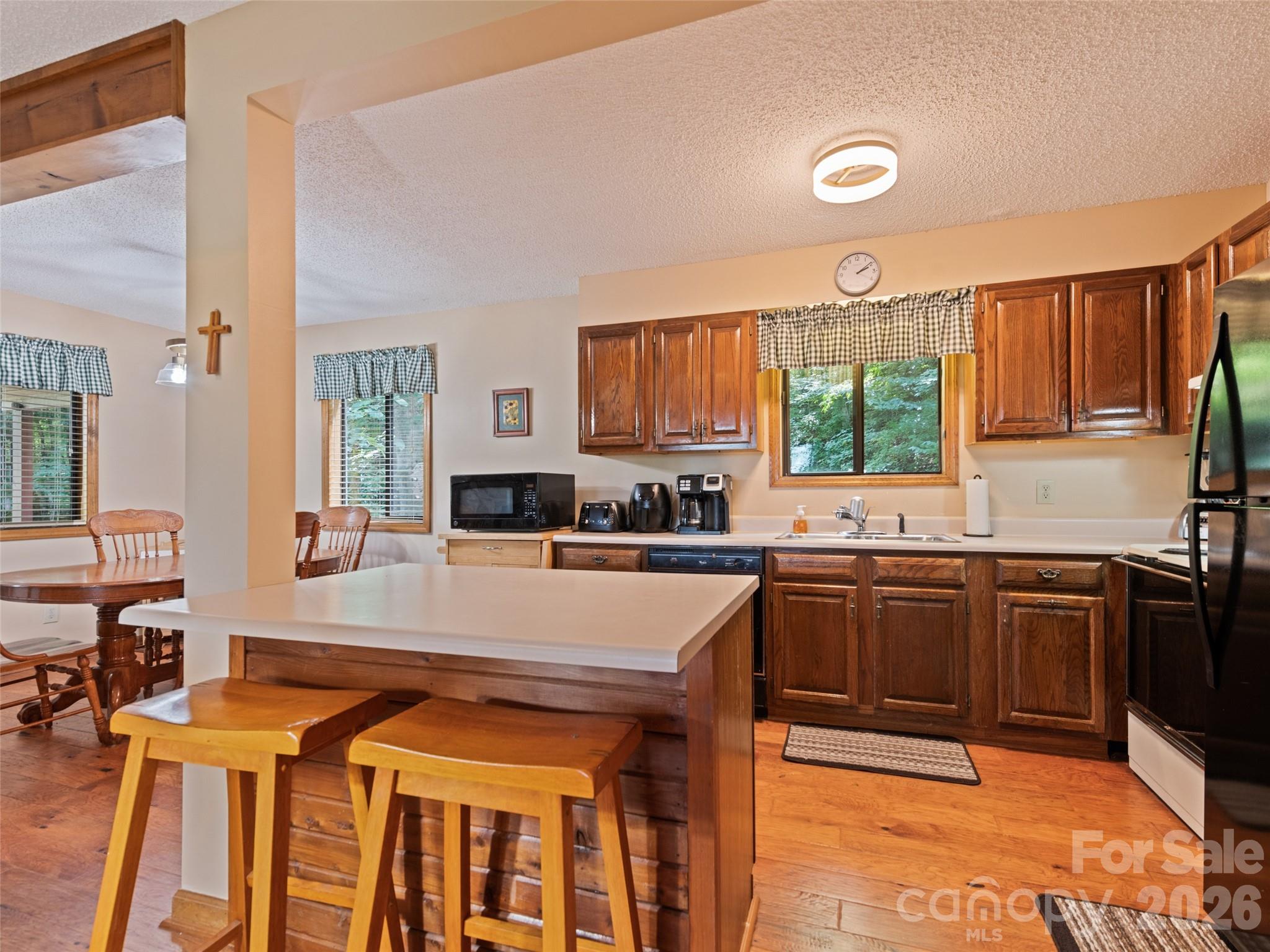 1672 Summit Drive Property Photo 21