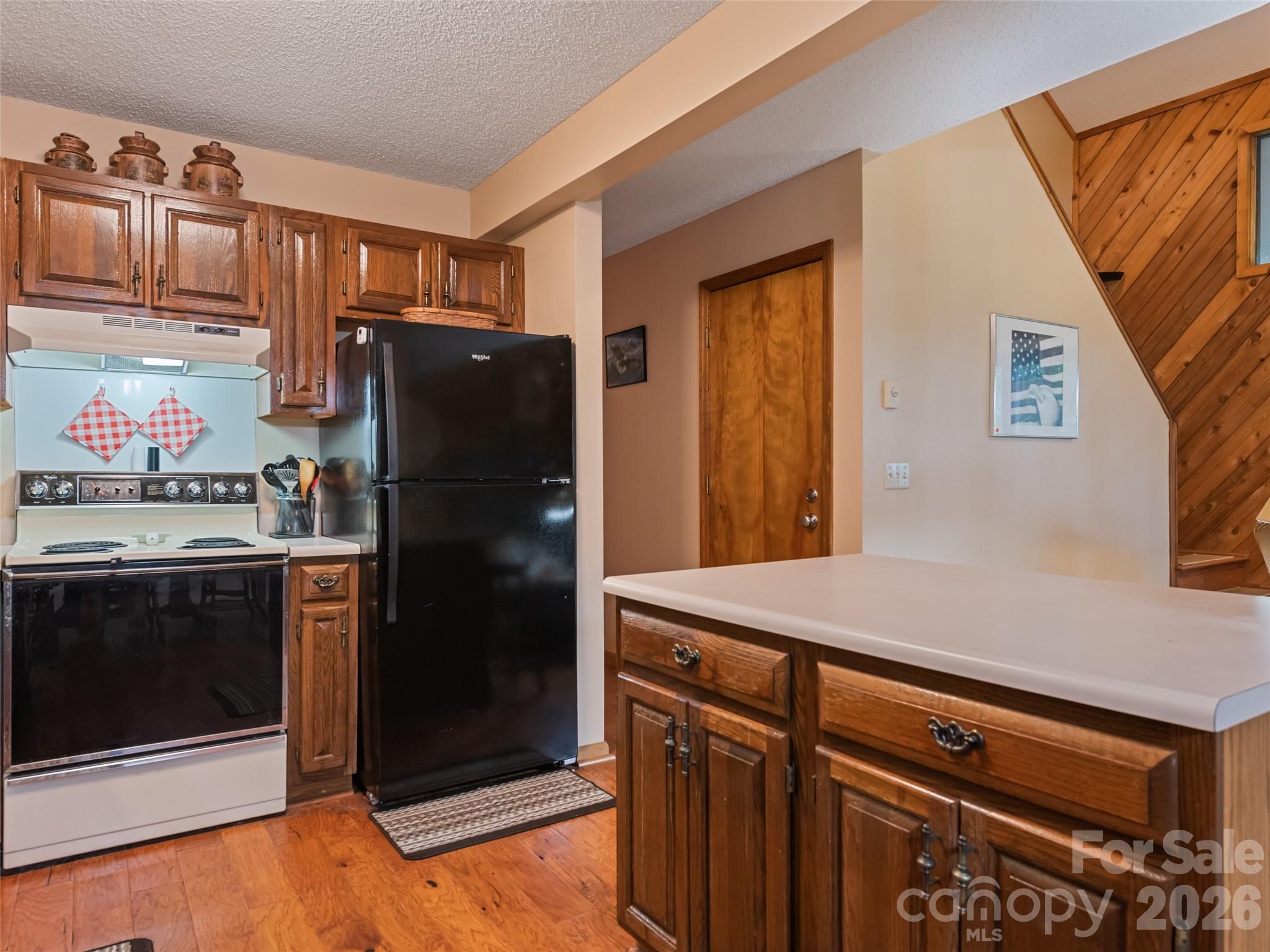 1672 Summit Drive Property Photo 25