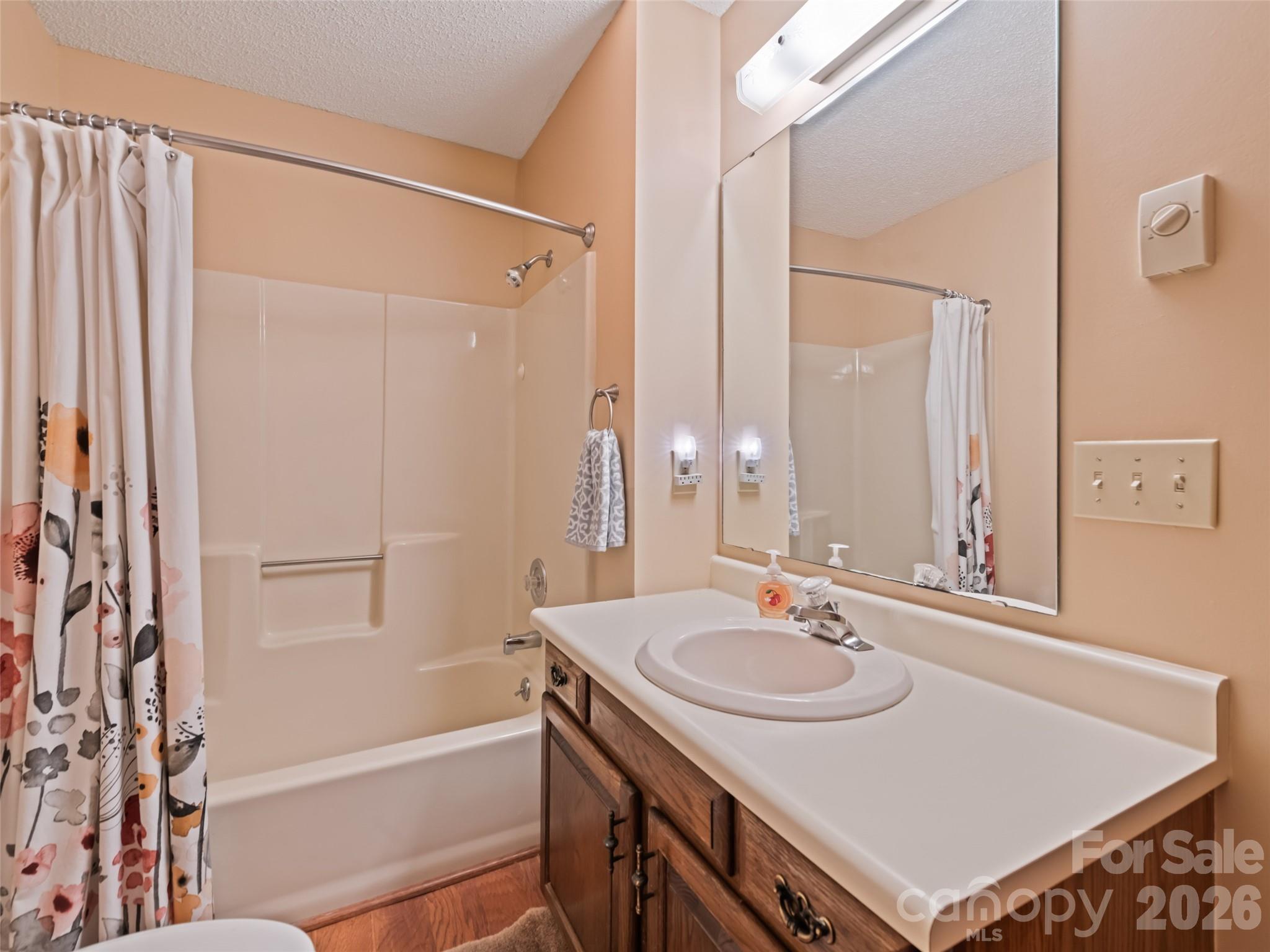 1672 Summit Drive Property Photo 28