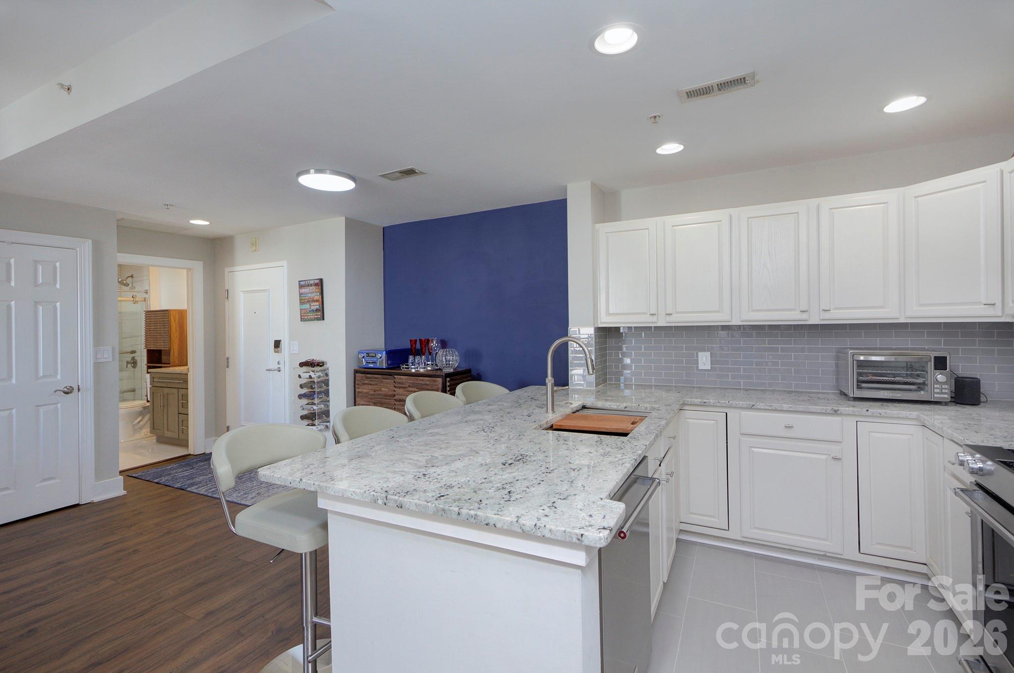 718 W Trade Street 604 Property Photo 8