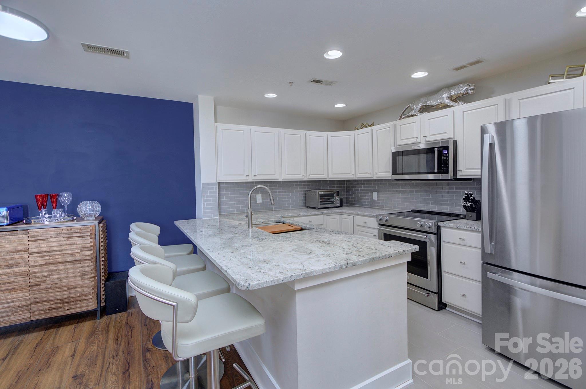 718 W Trade Street 604 Property Photo 10