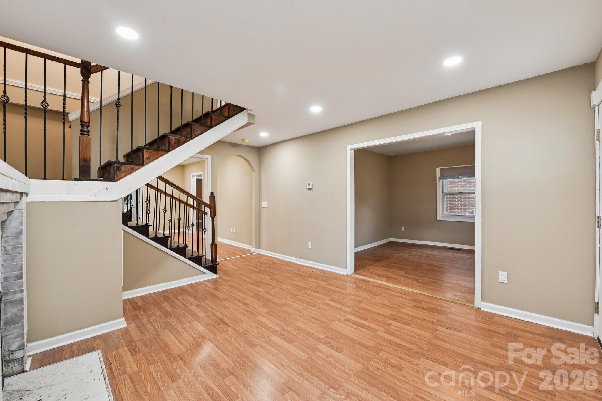 209 W Marsh Street Property Photo 7