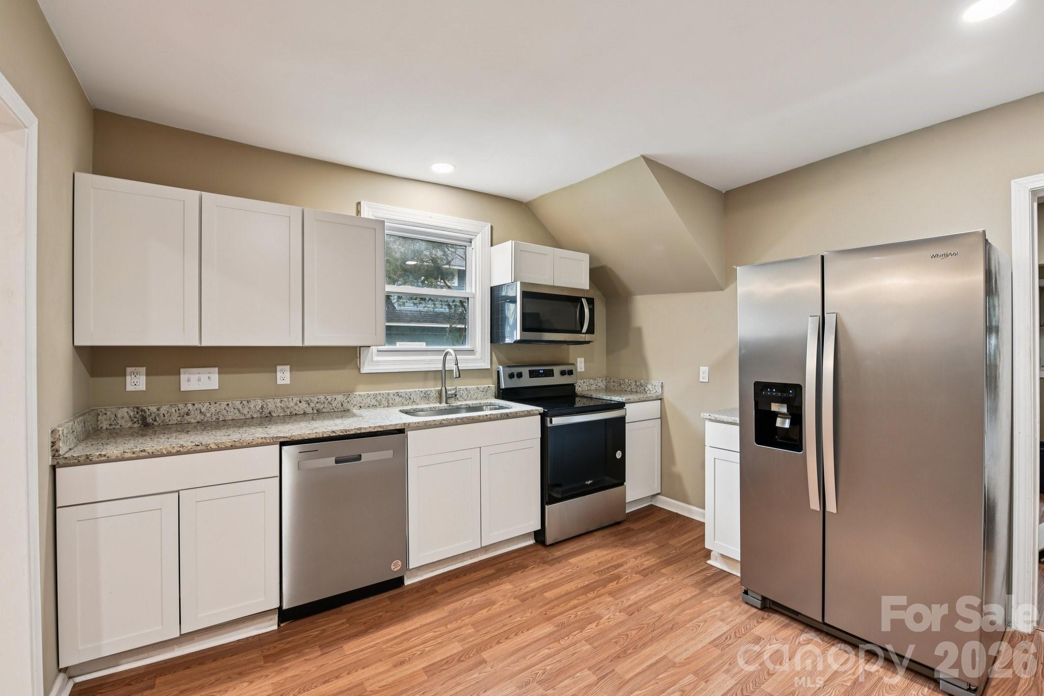 209 W Marsh Street Property Photo 8