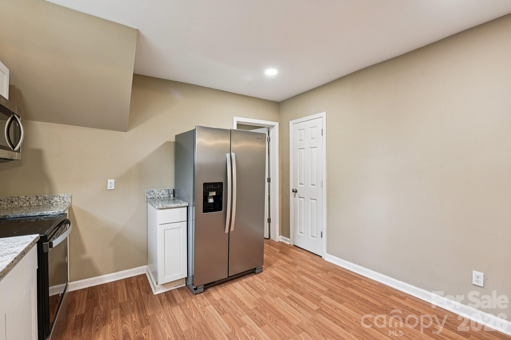 209 W Marsh Street Property Photo 9