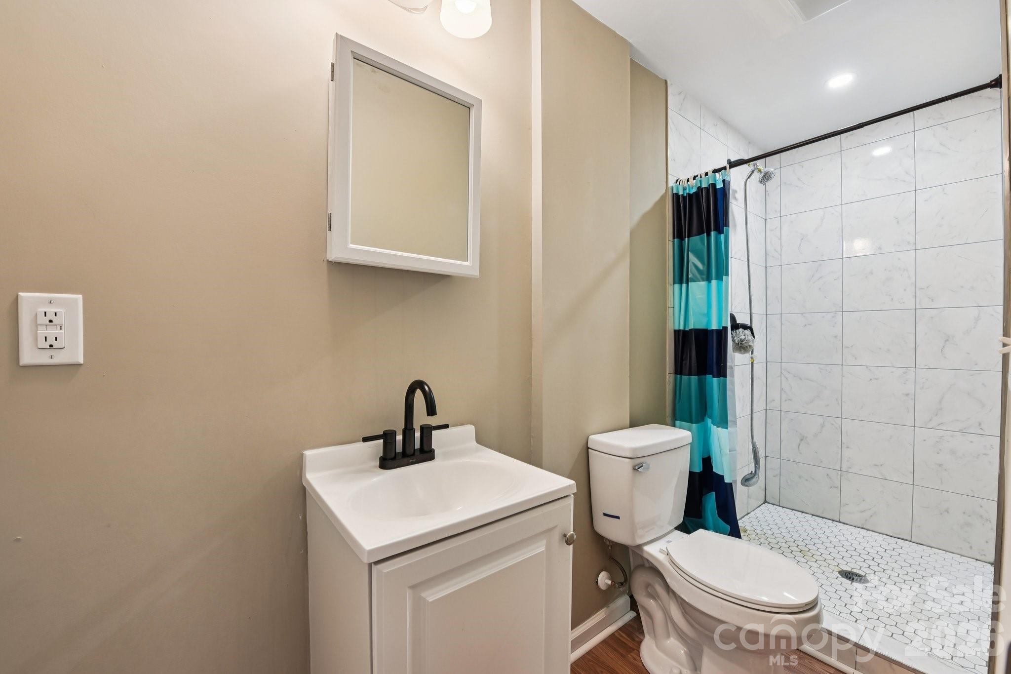 209 W Marsh Street Property Photo 15
