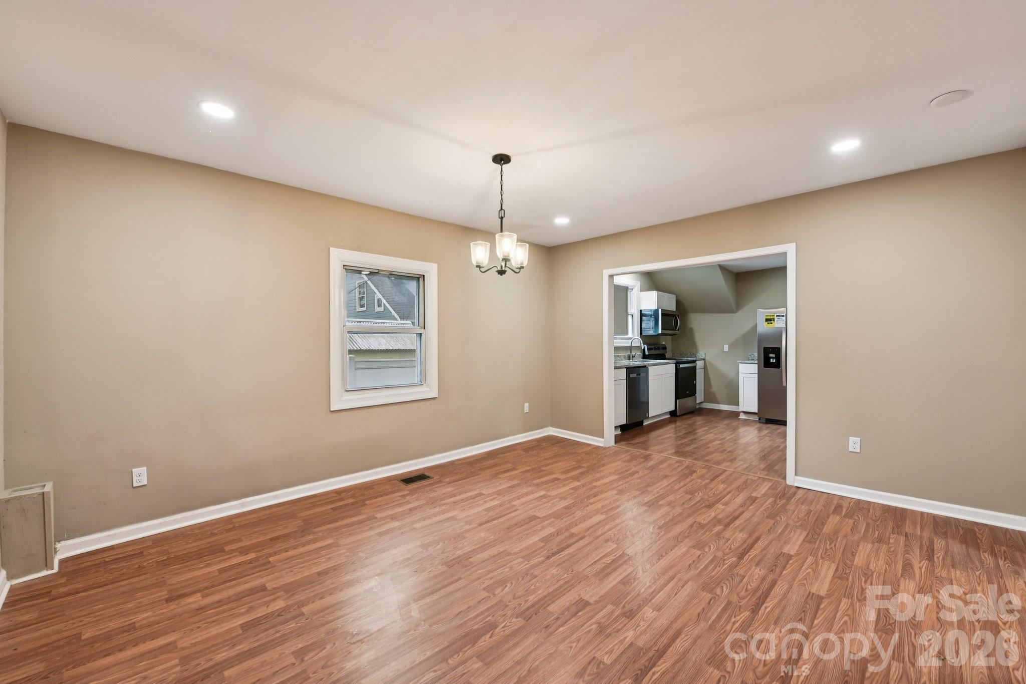 209 W Marsh Street Property Photo 16