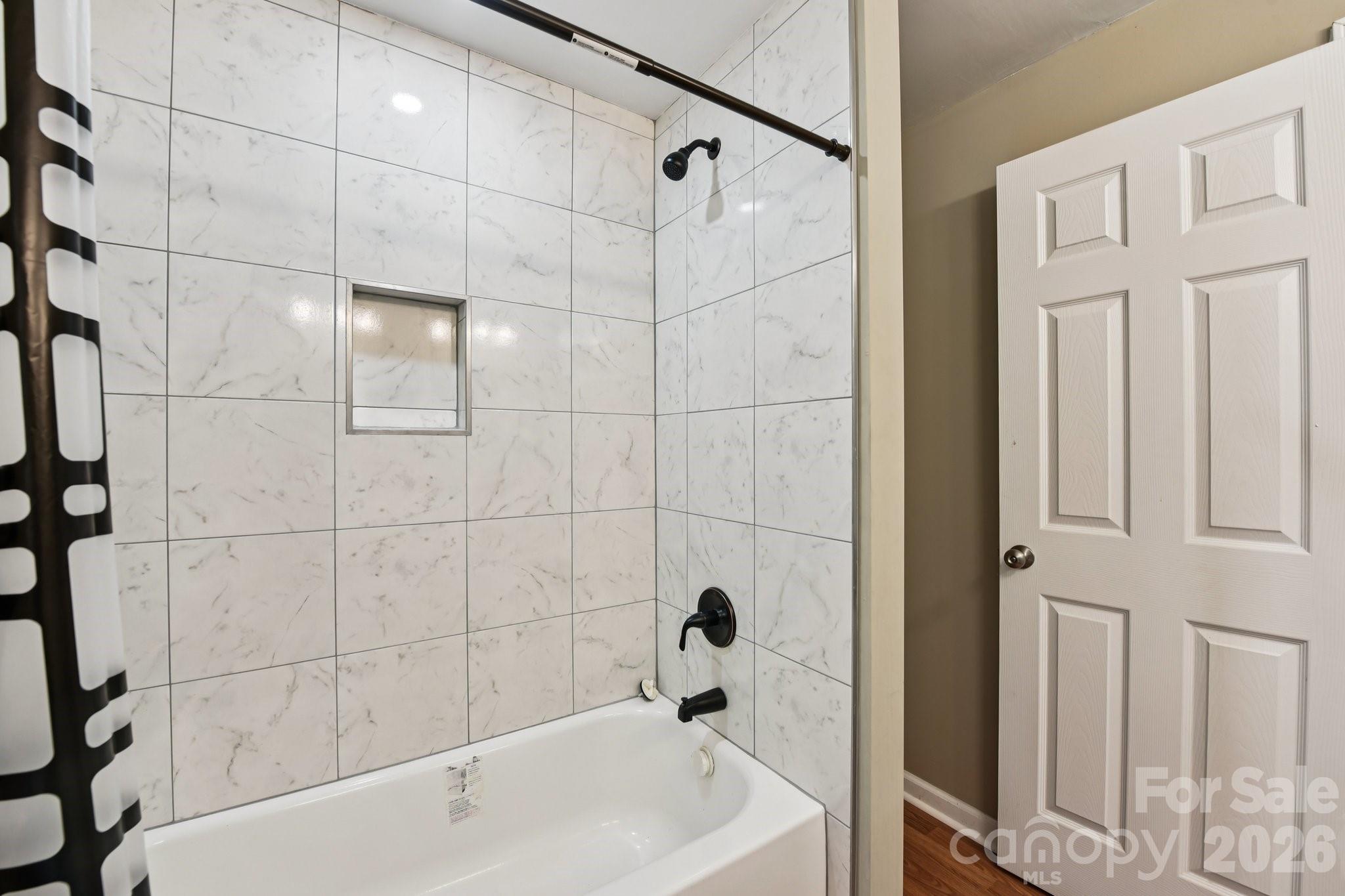 209 W Marsh Street Property Photo 18