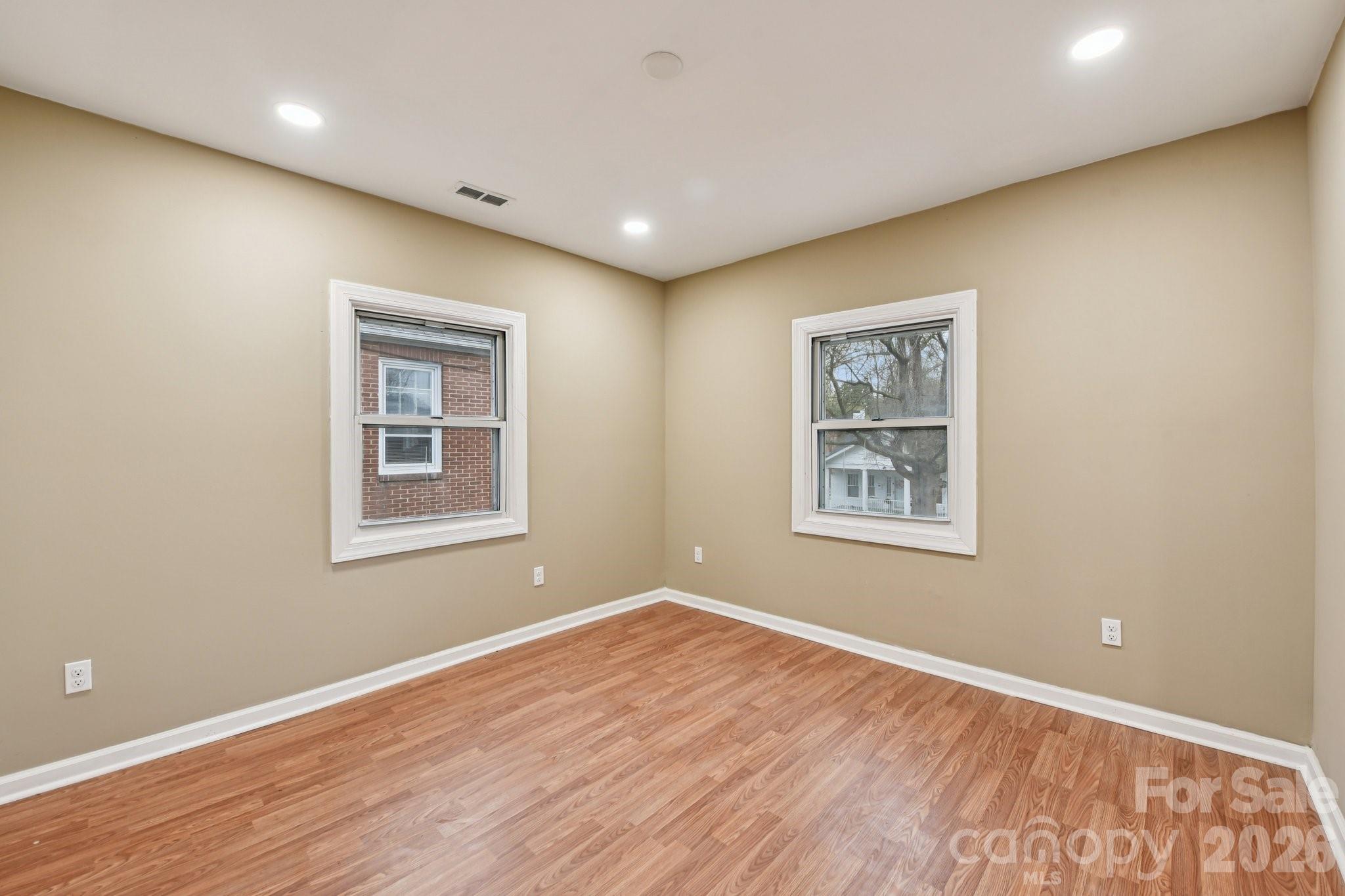 209 W Marsh Street Property Photo 24