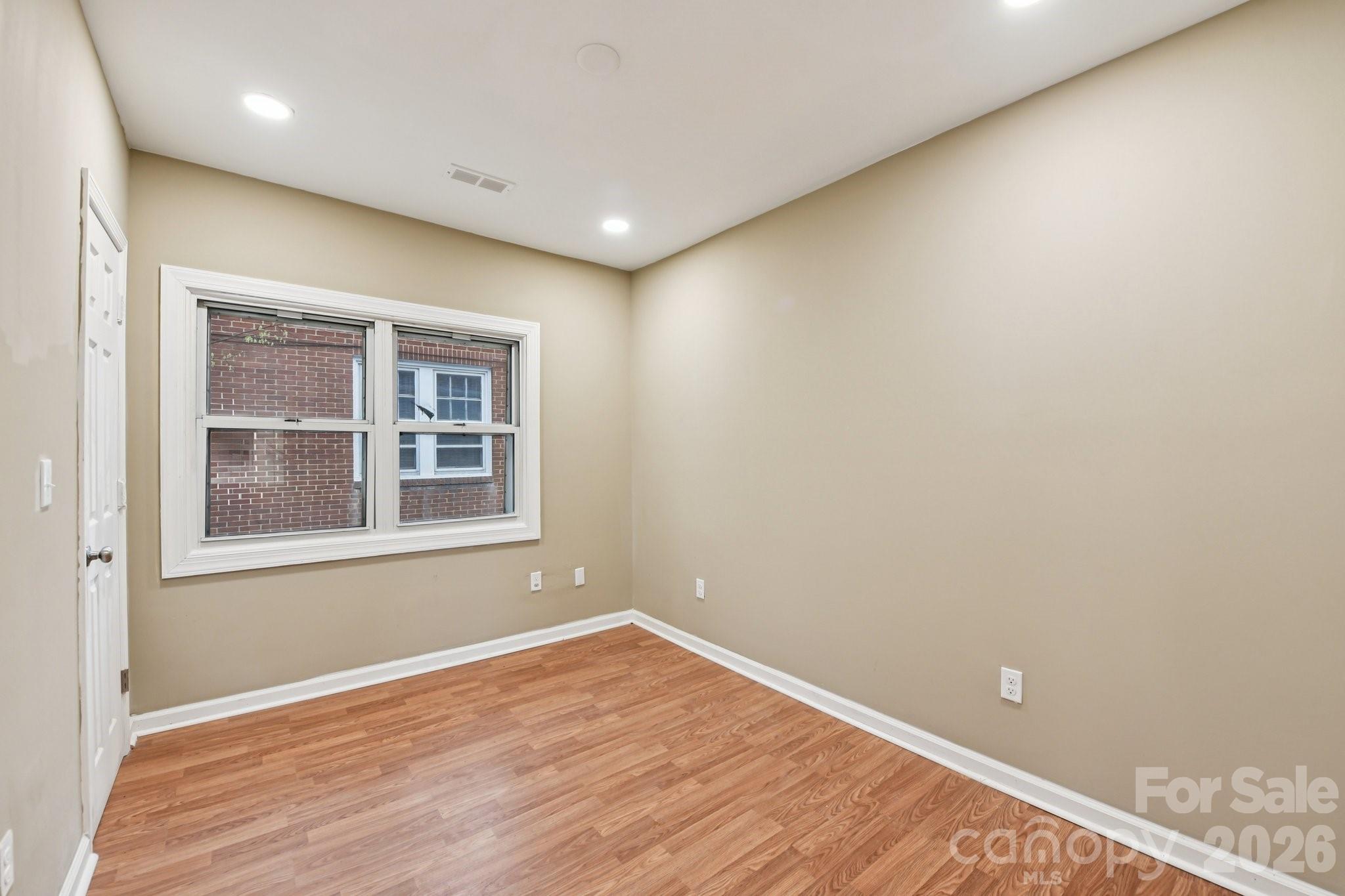 209 W Marsh Street Property Photo 26