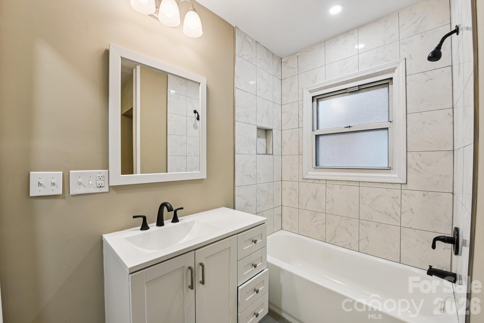 209 W Marsh Street Property Photo 29