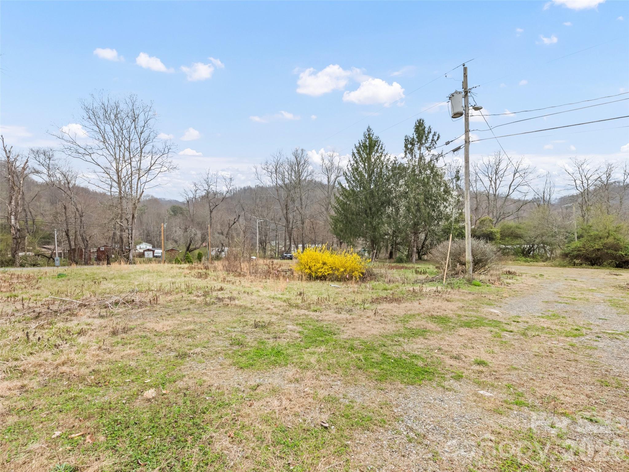 72 Topeka Drive Property Photo 13