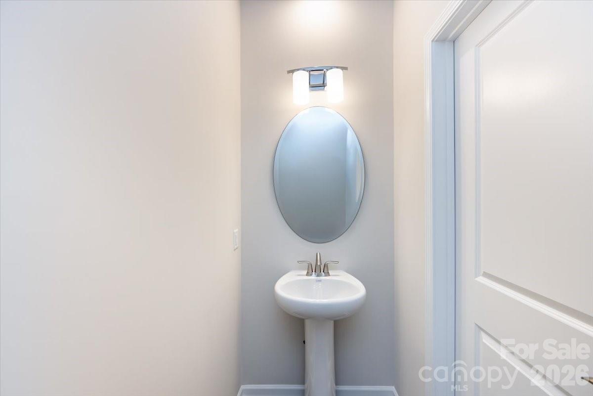 6017 Longar Lane Property Photo 4