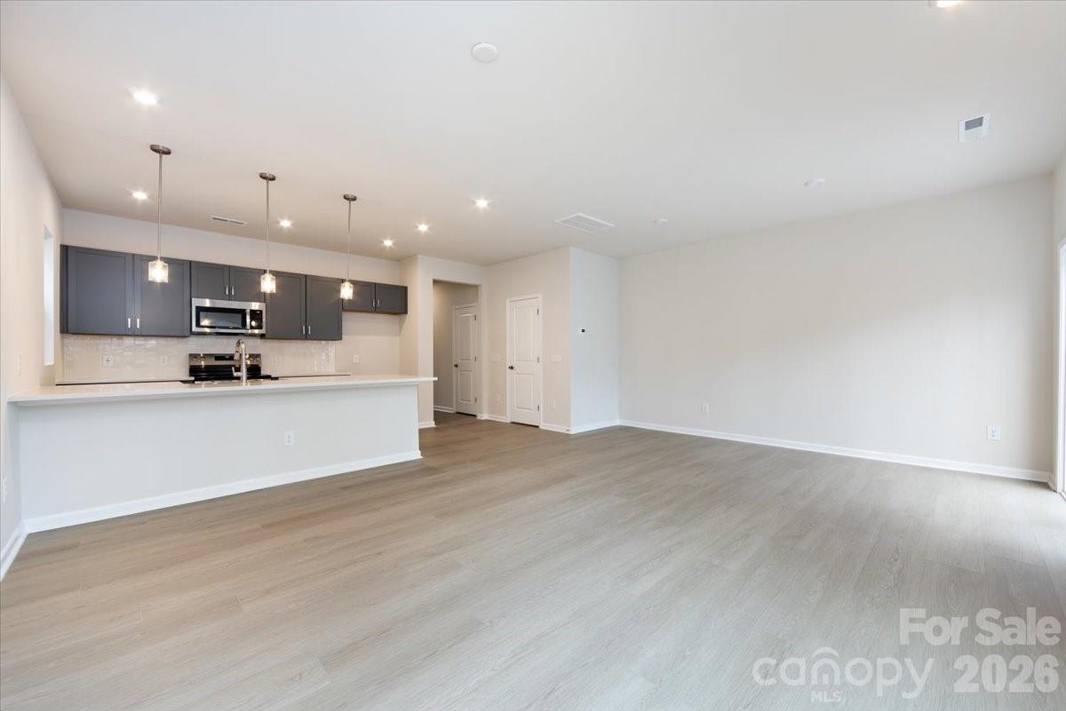 6017 Longar Lane Property Photo 8
