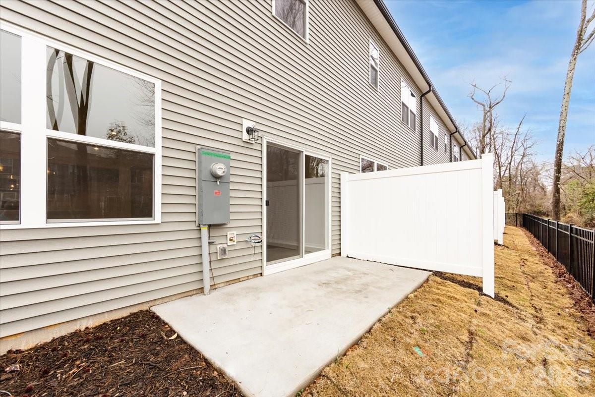 6017 Longar Lane Property Photo 25