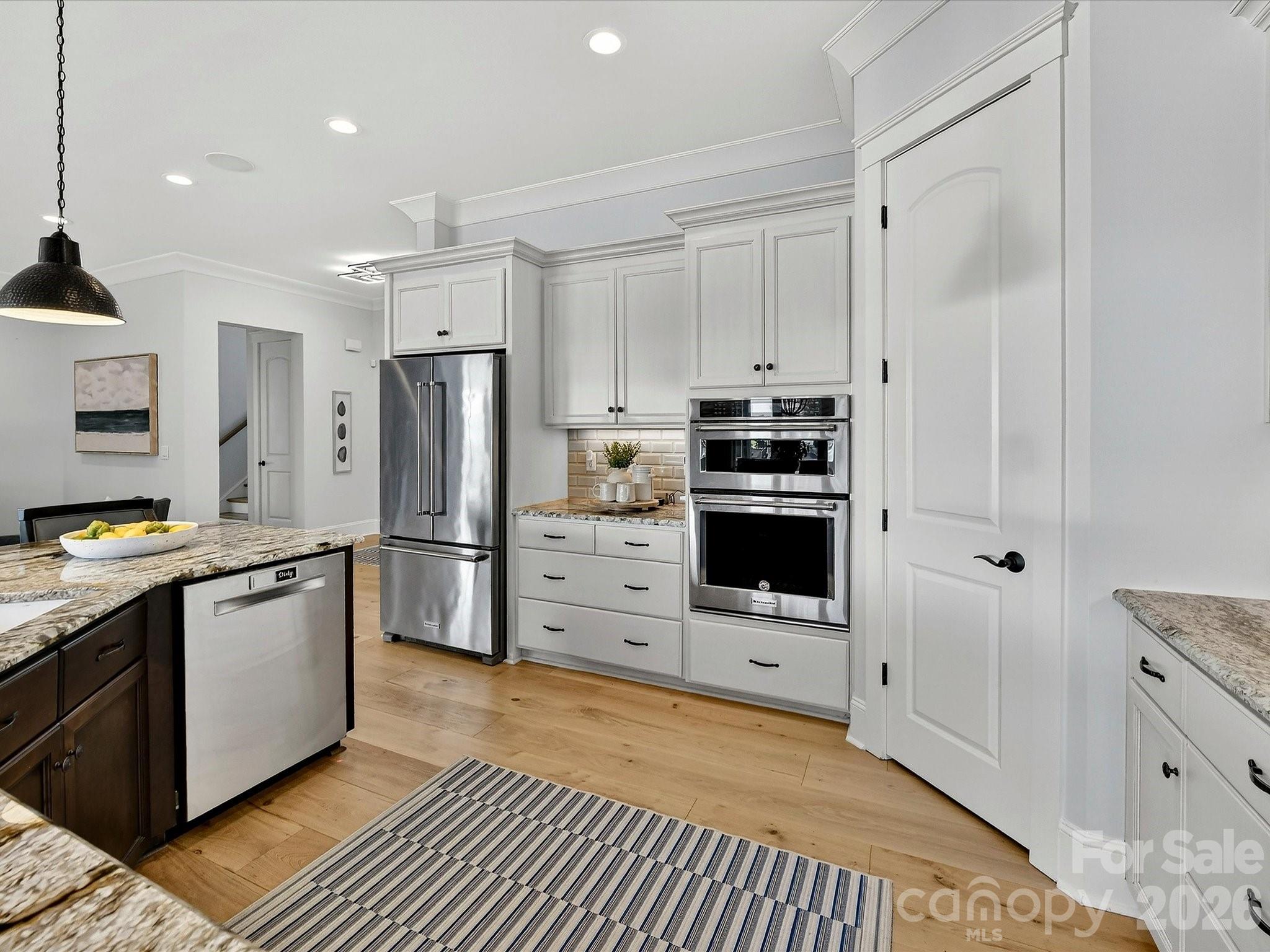18014 Whispering Oaks Drive Property Photo 11